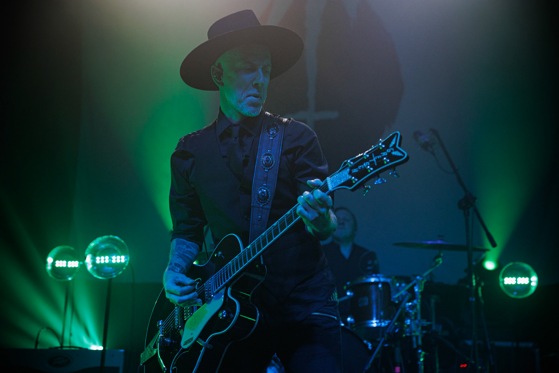 22.01.2022 koncert Me And That Man w Warszawie,Klub Progresja,n/z Adam Nergal Darski - gitara, wokal,Nergal znany jest z szerokich horyzontow muzycznych. Lider Behemoth nigdy nie kryl swojej sympatii do lzejszej, klimatycznej muzyki, spod znaku country, folku, bluesa. Dowodem jest zespol Me And That Man.Fot. Andrzej Wasilkiewicz/Reporter