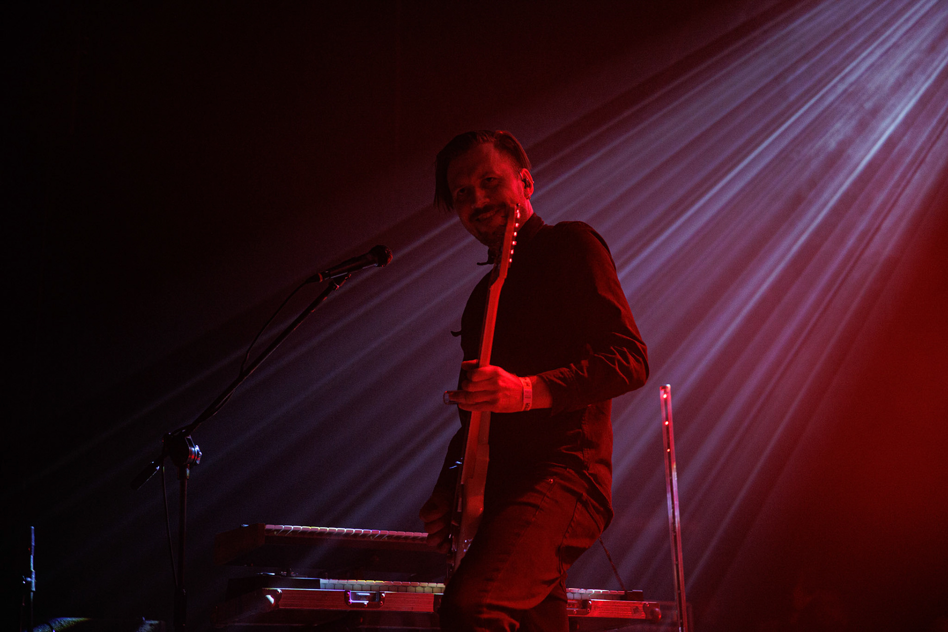 27.11.2021 TIDES FROM NEBULA koncert, Warszawa klub Progresja,Knock Out Productions, Mystic Production,Post-rock, muzyka alternatywna, progresywny rock.n/z Maciej Karbowski – gitara, instrumenty klawiszowen/z Przemek Weglowski – gitara basowan/z Tomasz Stolowski – perkusjaFot. Andrzej Wasilkiewicz/Reporter