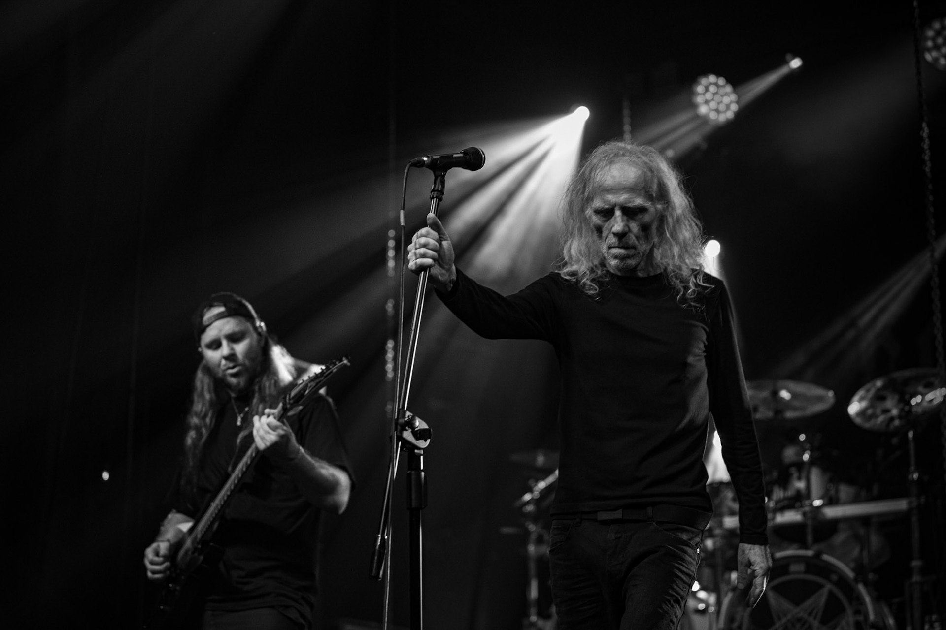 12.09.2021 - KAT i Roman Kostrzewski - koncert "Do zobaczenia w piekle" Wroclaw, Centrum Koncertowe A2.  Roman Kostrzewski – wokalJacek Nowak – perkusjaKrzysztof Pistelok – gitaraJacek Hiro – gitaraMichal Laksa – basGościnnie: Adam „Nergal” Darski (Behemoth)Piotr „Peter” Wiwczarek (Vader),Tomasz „Titus” Pukacki (Acid Drinkers)Adrian „Fred” Frelich (Dragon)Krzysztof „Fazi” Oset (ex-Kat)Piotr „Mancover” Mańkowski (Wolf Spider)Wacław „Vogg” Kiełtyka (Decapitated)Marek „Spider” Pająk (Vader)Jarek „Gronos” Gronowski (Dragon, ex-Kat)Paweł „Baitel” Pasek (Decapitated) Piotr Radecki (ex-Kat &amp; Roman Kostrzewski)fot. Andrzej kaziq Wasilkiewicz