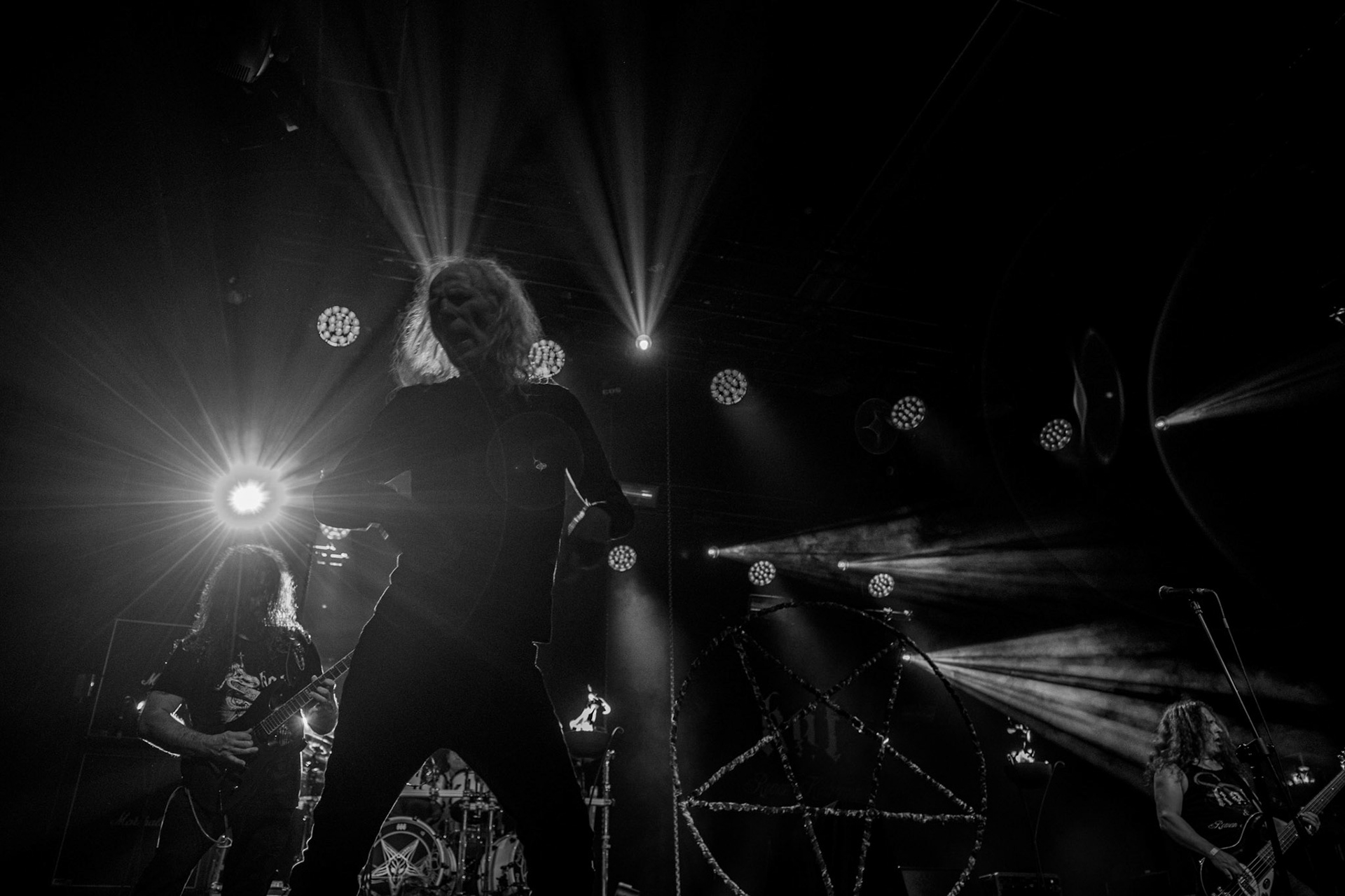 12.09.2021 - KAT i Roman Kostrzewski - koncert "Do zobaczenia w piekle" Wroclaw, Centrum Koncertowe A2.  Roman Kostrzewski – wokalJacek Nowak – perkusjaKrzysztof Pistelok – gitaraJacek Hiro – gitaraMichal Laksa – basGościnnie: Adam „Nergal” Darski (Behemoth)Piotr „Peter” Wiwczarek (Vader),Tomasz „Titus” Pukacki (Acid Drinkers)Adrian „Fred” Frelich (Dragon)Krzysztof „Fazi” Oset (ex-Kat)Piotr „Mancover” Mańkowski (Wolf Spider)Wacław „Vogg” Kiełtyka (Decapitated)Marek „Spider” Pająk (Vader)Jarek „Gronos” Gronowski (Dragon, ex-Kat)Paweł „Baitel” Pasek (Decapitated) Piotr Radecki (ex-Kat &amp; Roman Kostrzewski)fot. Andrzej kaziq Wasilkiewicz