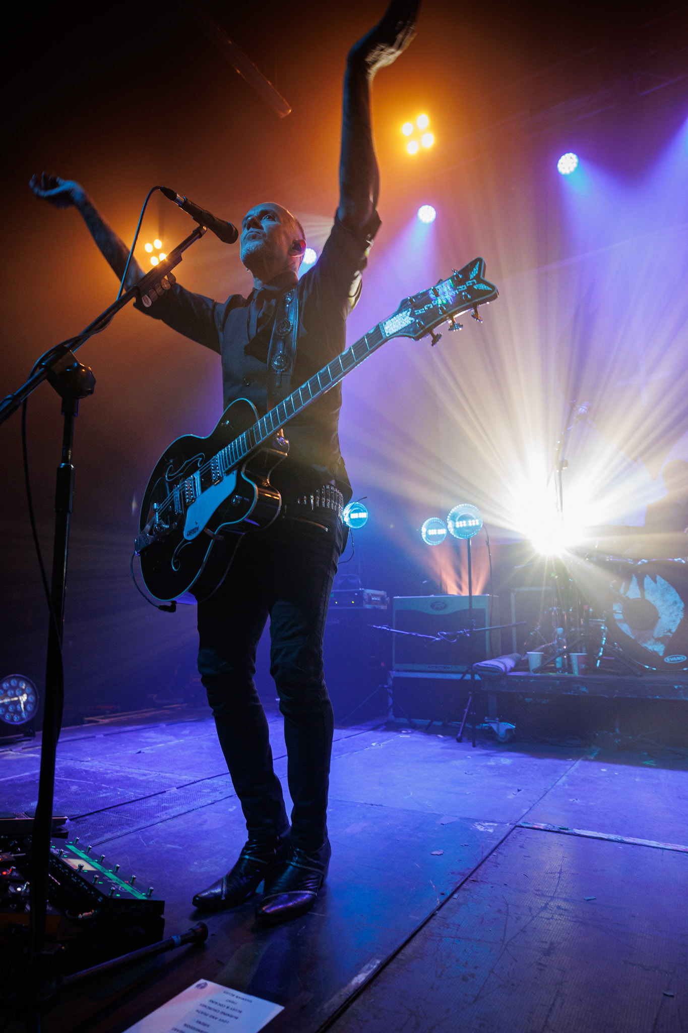 22.01.2022 koncert Me And That Man w Warszawie,Klub Progresja,n/z Adam Nergal Darski - gitara, wokal,Nergal znany jest z szerokich horyzontow muzycznych. Lider Behemoth nigdy nie kryl swojej sympatii do lzejszej, klimatycznej muzyki, spod znaku country, folku, bluesa. Dowodem jest zespol Me And That Man.Fot. Andrzej Wasilkiewicz/Reporter