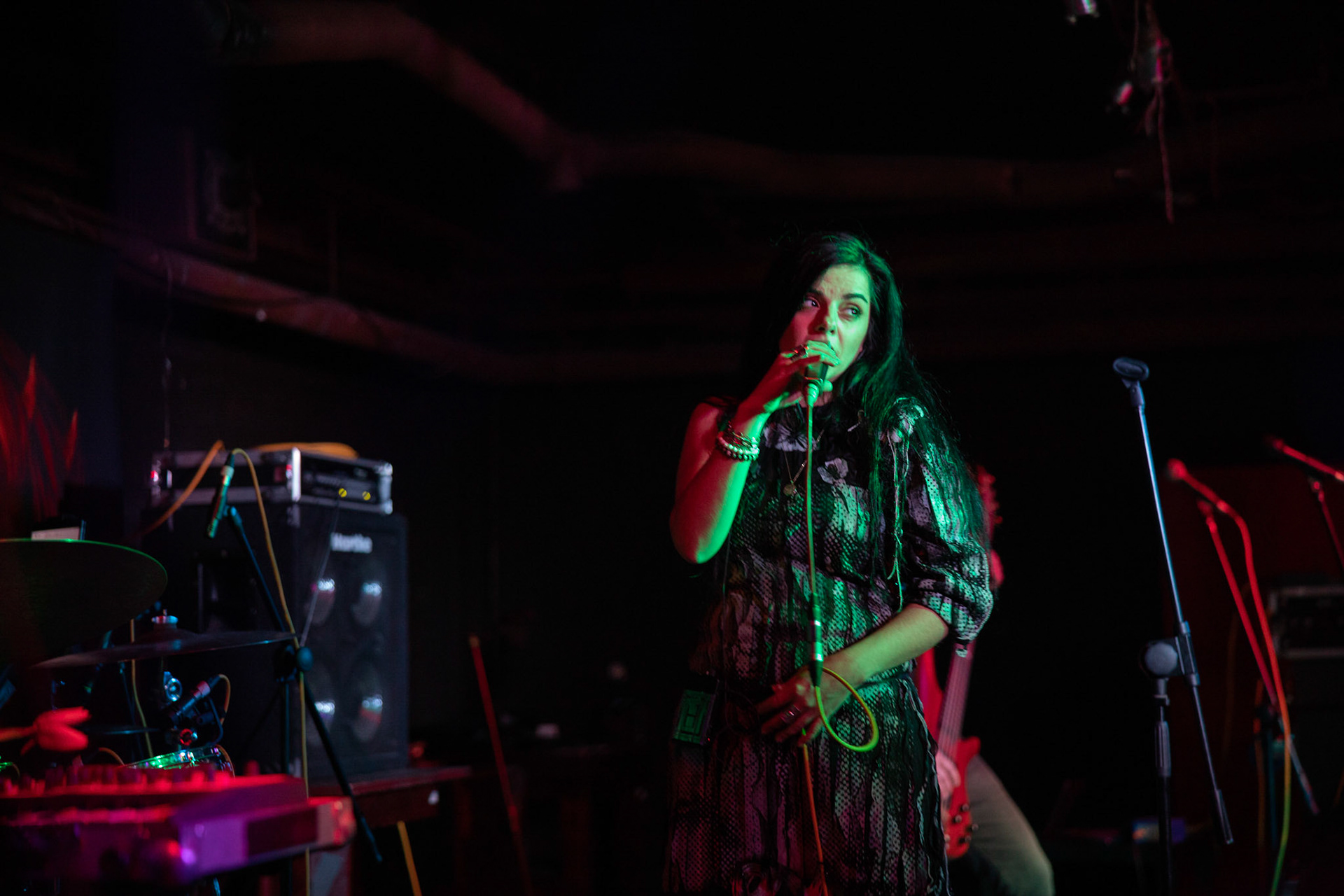 Hetane - rock alternatywny, trip-hop, muzyka elektroniczna,
MAGDA OLEŚ - wokale, teksty,
ŁUKASZ /JELEŃ/ POL - gitara, klawisze, elektronika,
REM KARPIENKO - bass,
MICHAŁ LANGE- perkusja,
Warszawa, klub Potok Drugi Dom Ludzi Rocka,
fot. Andrzej kaziq Wasilkiewicz