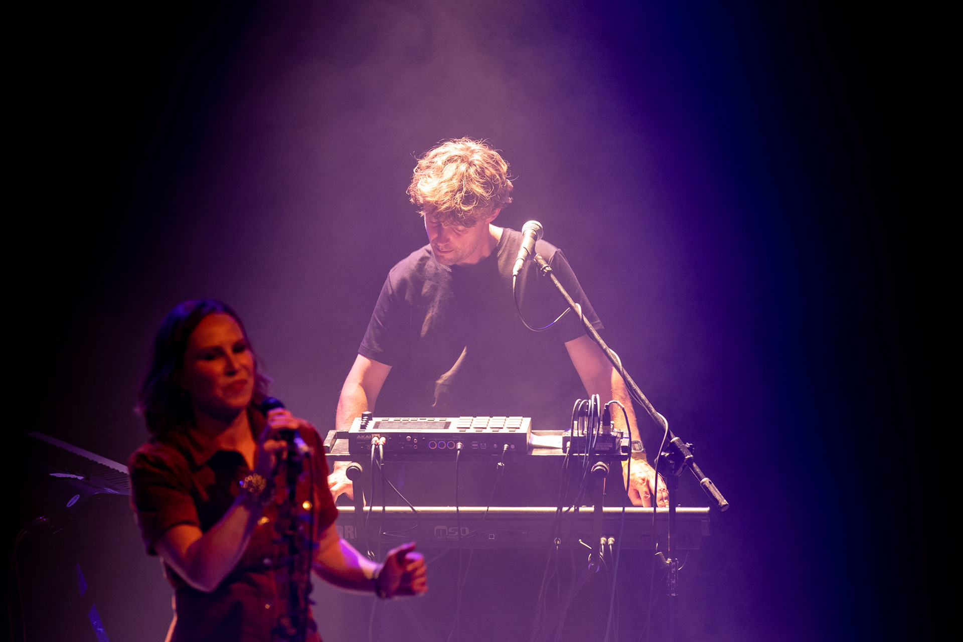 The Gathering: holenderska grupa rockowa, trasa The Gathering_30th Anniversary od doom-metalowego brzmienia z lat 90 po melodyjne i klimatyczne rejony rocka, trip-rock, post-rock, metalu, czy shoegaze. Koncert Warszawa Progresja, HQ44

The Gathering w składzie:
Silje Wergeland – wokal
Rene Rutten – gitara
Hans Rutten – perkusja
Frank Boeijen – klawisze
Hugo Prinsen Geerligs – bass
fot. Andrzej kaziq Wasilkiewicz/Reporter