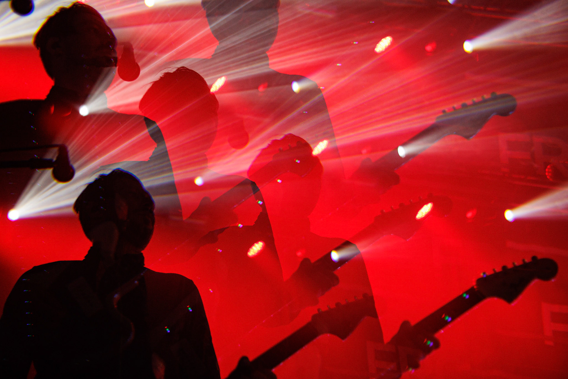 27.11.2021 TIDES FROM NEBULA koncert, Warszawa klub Progresja,Knock Out Productions, Mystic Production,Post-rock, muzyka alternatywna, progresywny rock.n/z Maciej Karbowski – gitara, instrumenty klawiszowen/z Przemek Weglowski – gitara basowan/z Tomasz Stolowski – perkusjaFot. Andrzej Wasilkiewicz/Reporter