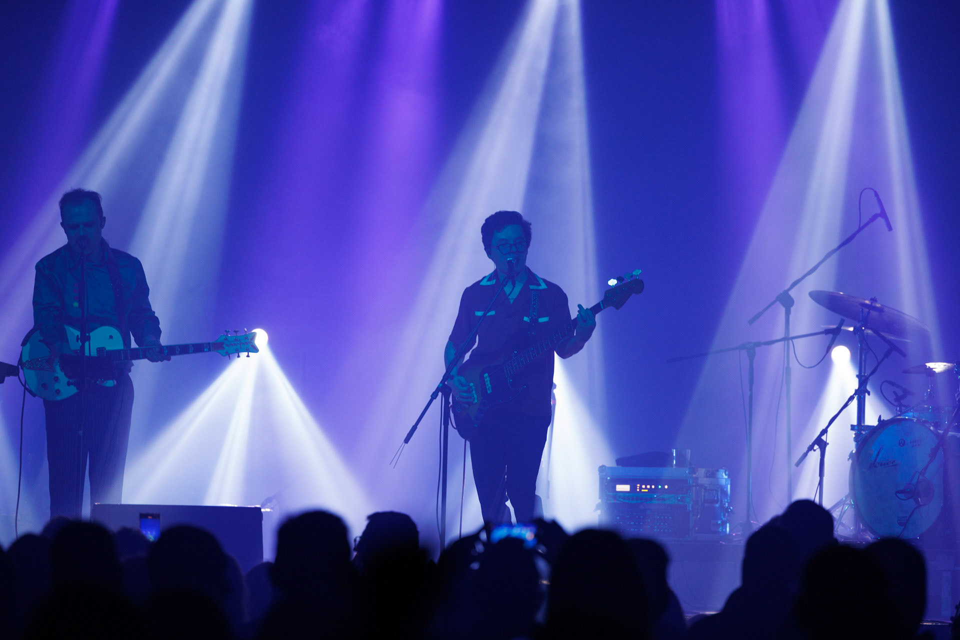 18.12.2021 Karas Rogucki - koncert klub Stodoła - Warszawan/z Piotr Rogucki - wokal gitara,n/z Kuba Karas - wokal bass,n/z Wiktoria Jakubowska - perkusja,n/z Kamil Holden Kryszak - gitara,Alternatywny pop, Kayax, Ostatni bastion romantyzmu, fot. Andrzej Wasilkiewicz/Reporter