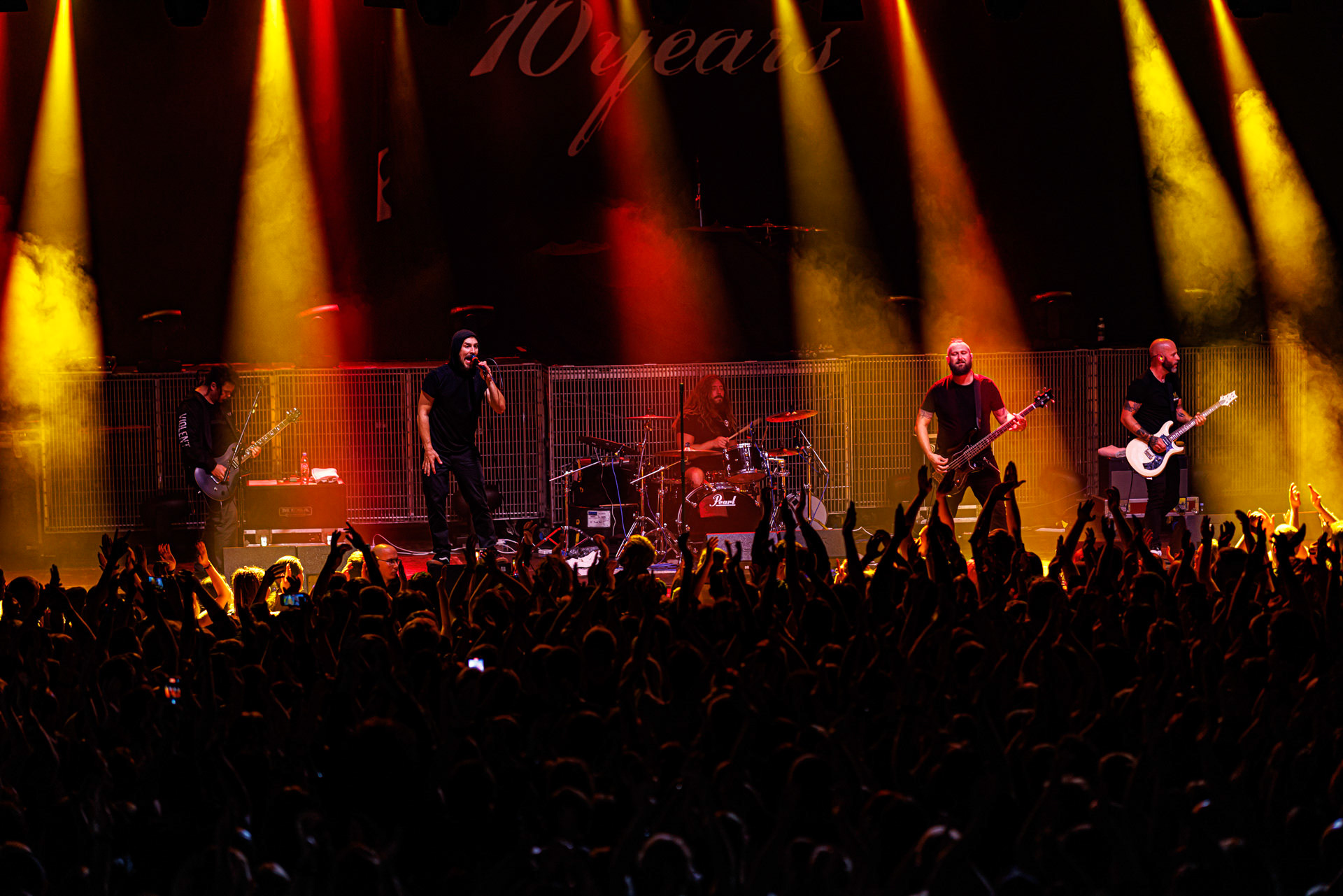 7.10.2022 - 10 Years – amerykanie z Knoxville w Tennessee, grajacy na  pogranicza metalu alternatywnego, hard rocka, post grunge. Jesse Hasek – wokal,Ryan „Tater” Johnson – gitara,Matt Wantland – gitara,Lewis Big Lew Cosby – basista,Brian Vodinh – perkusja,Produkcja Knock Out Productions, Fot. Andrzej Wasilkiewicz/Reporter