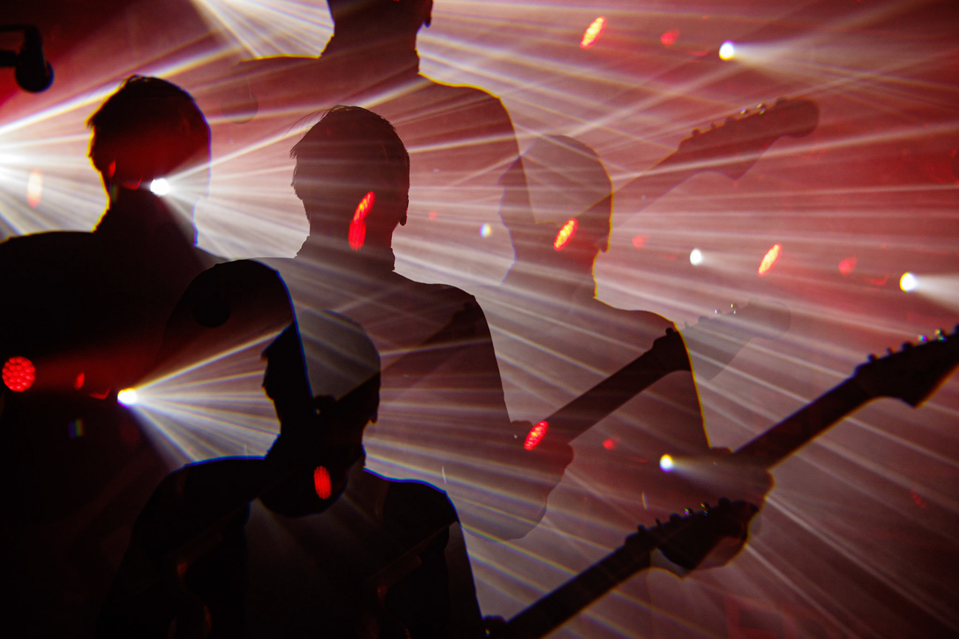 27.11.2021 TIDES FROM NEBULA koncert, Warszawa klub Progresja,Knock Out Productions, Mystic Production,Post-rock, muzyka alternatywna, progresywny rock.n/z Maciej Karbowski – gitara, instrumenty klawiszowen/z Przemek Weglowski – gitara basowan/z Tomasz Stolowski – perkusjaFot. Andrzej Wasilkiewicz/Reporter