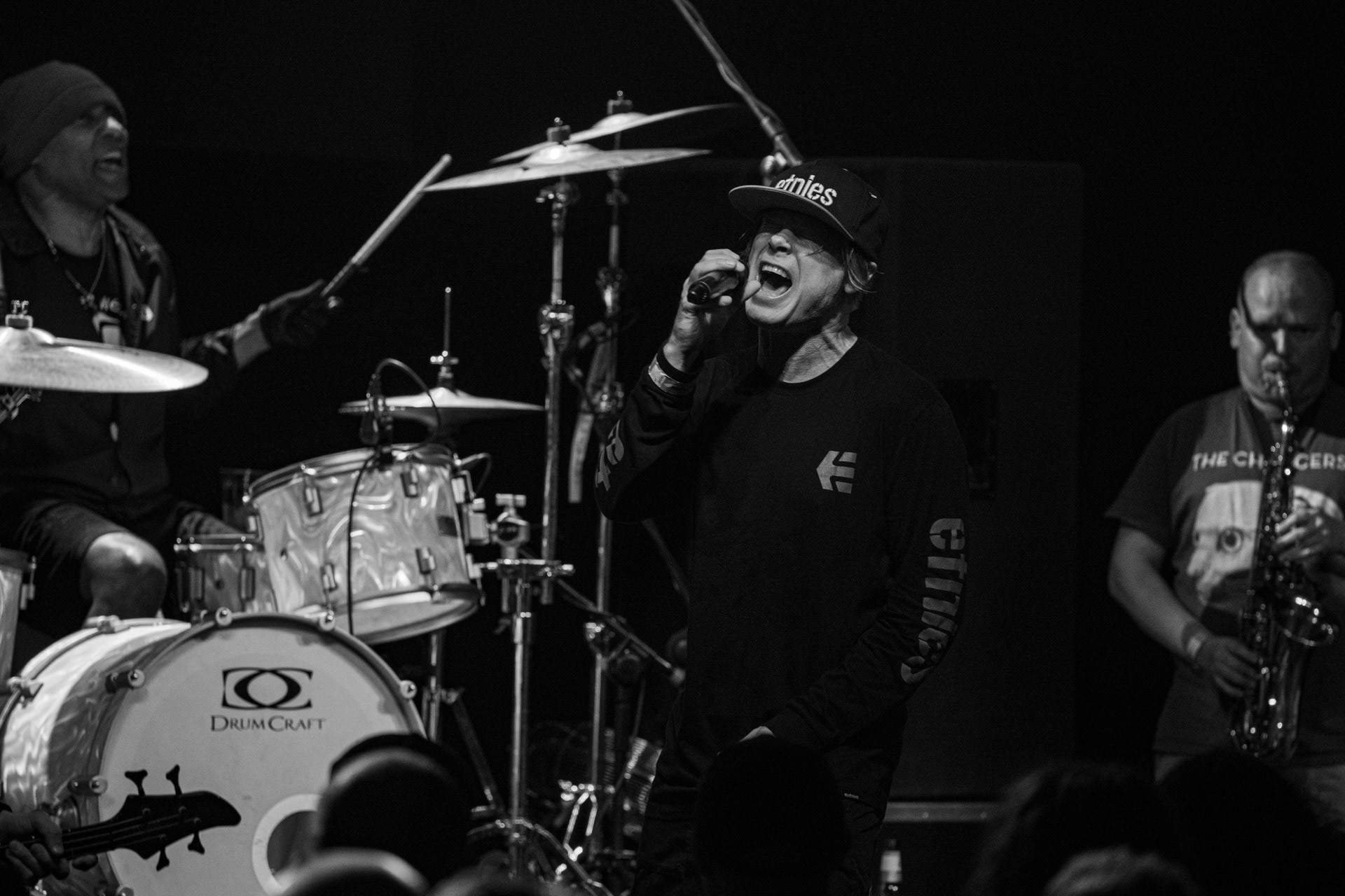 30.11.2021 koncert Dog Eat Dog - USA - hardcore, punkrock, rap, metal, hip hop, reggae, soul, funk,n/z Dave Neabore (bass), n/z John Connor (vocals), n/z Brandon Finley (drums), n/z Roger Hammerli (guitar),n/z Bozez (sax &amp; beer),koncert Warszawa, Progresja 25 lat albumu Play Games -  Dog Eat Dog.fot. Andrzej Wasilkiewicz/Reporter