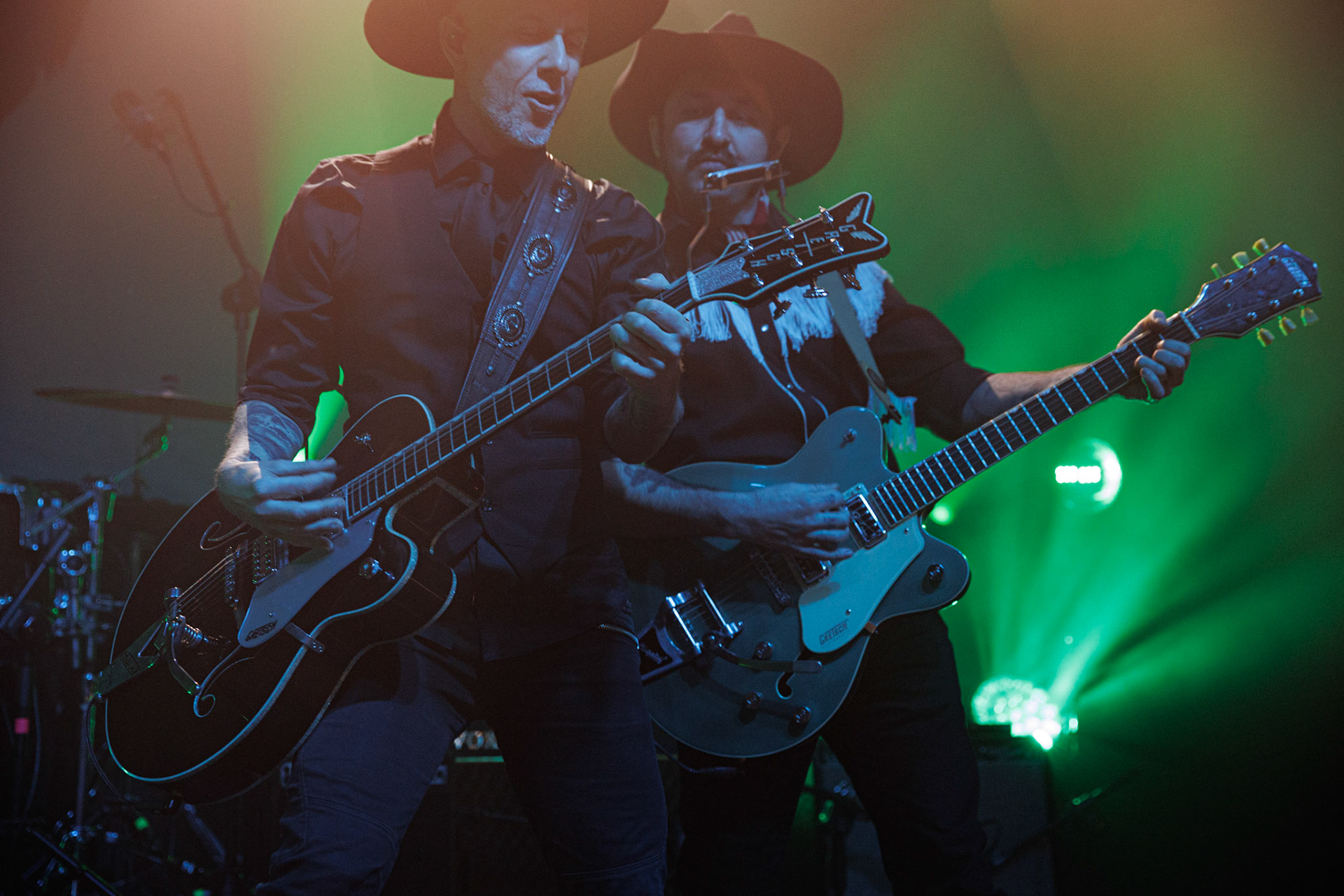 22.01.2022 koncert Me And That Man w Warszawie,Klub Progresja,n/z Adam Nergal Darski - gitara, wokal,n/z Sasha Boole - gitara, wokal,Nergal znany jest z szerokich horyzontow muzycznych. Lider Behemoth nigdy nie kryl swojej sympatii do lzejszej, klimatycznej muzyki, spod znaku country, folku, bluesa. Dowodem jest zespol Me And That Man.Fot. Andrzej Wasilkiewicz/Reporter