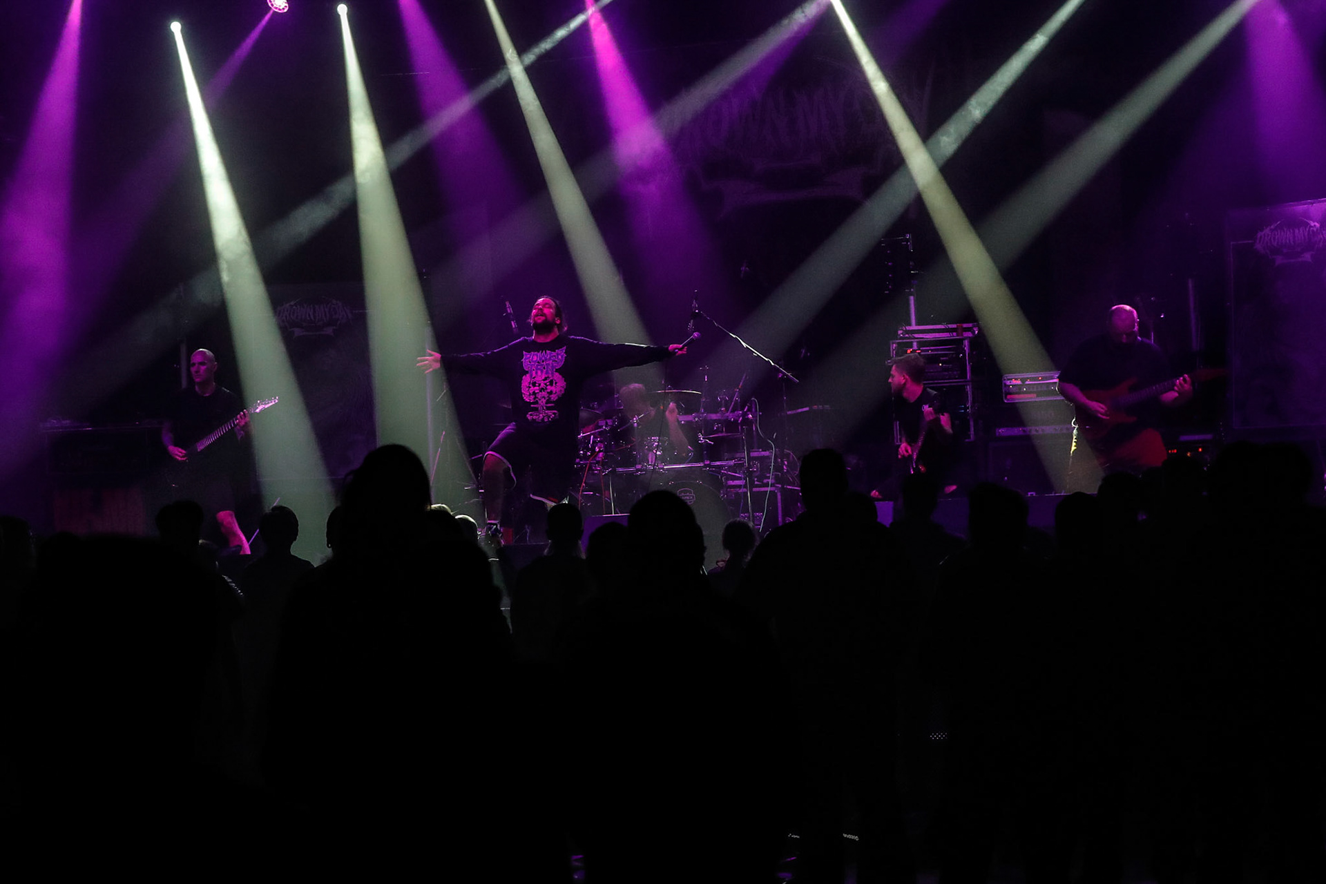 30.11.2018 Knock Out Tour 2018 - Warszawa Progresja - DROWN MY DAY deathcore, metalcore, death metal, 

Maciek "Groov" Korczak wokal, 
Arkadiusz Antosz gitara basowa, 
Sergiusz Smolnicki gitara, 
Sławomir Wojtas gitara, 
Kuba Homik perkusja, fot. Andrzej Wasilkiewicz/Reporter