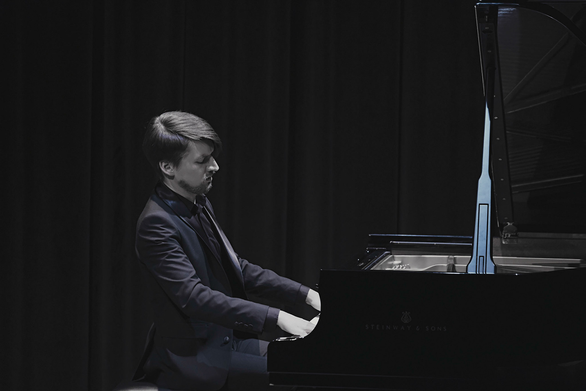 Łukasz Chrzęszczyk  fortepian