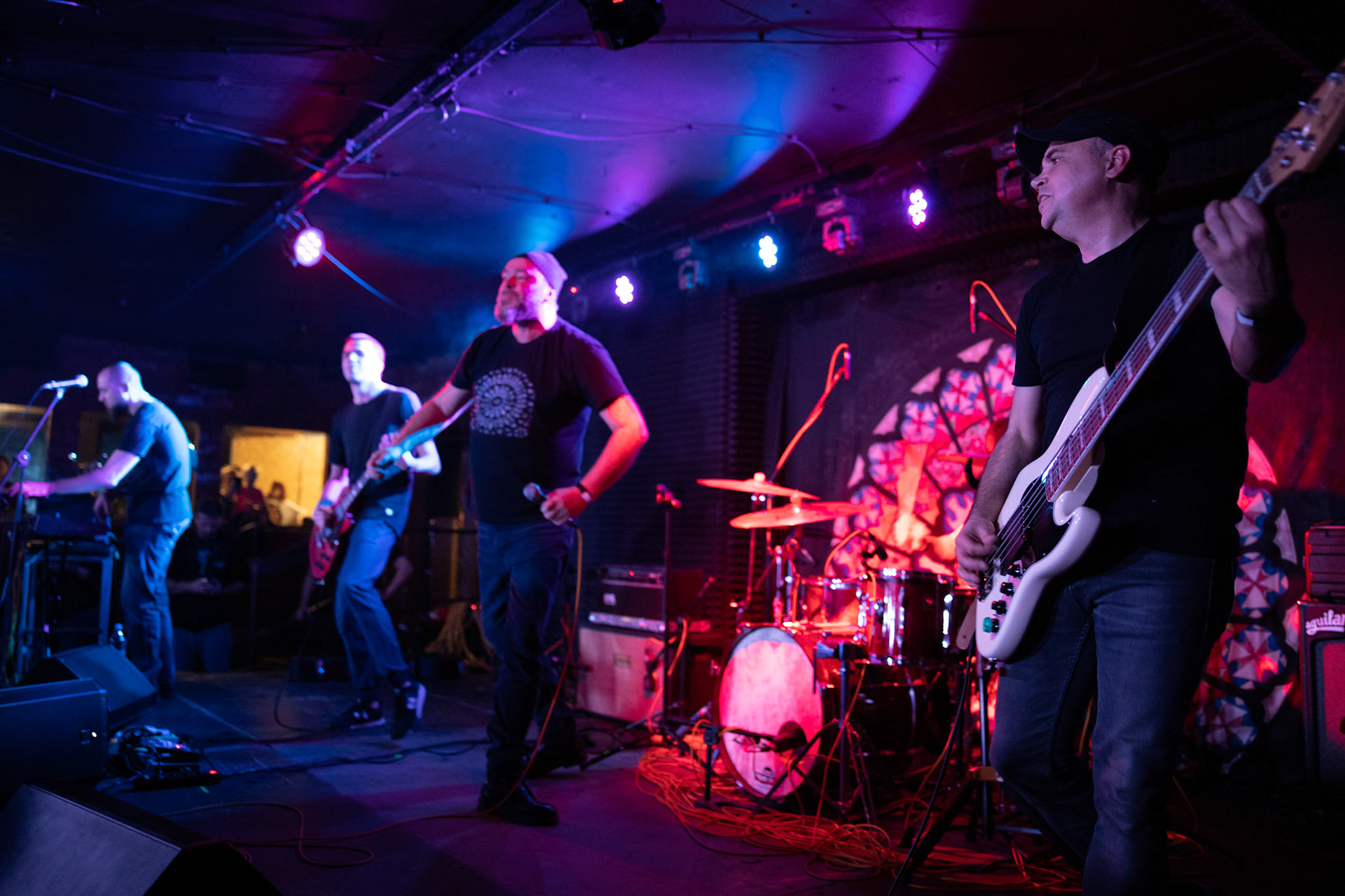 Armia - punk rock, hardcore,
Tomasz Budzyński - głos,
Stanisław Budzyński - gitara,
Jakub Bartoszewski - waltornia, instrumenty klawiszowe,
Amadeusz Kaźmierczak - perkusja,
Darek Budkiewicz - gitara basowa,
fot. Andrzej kaziq Wasilkiewicz