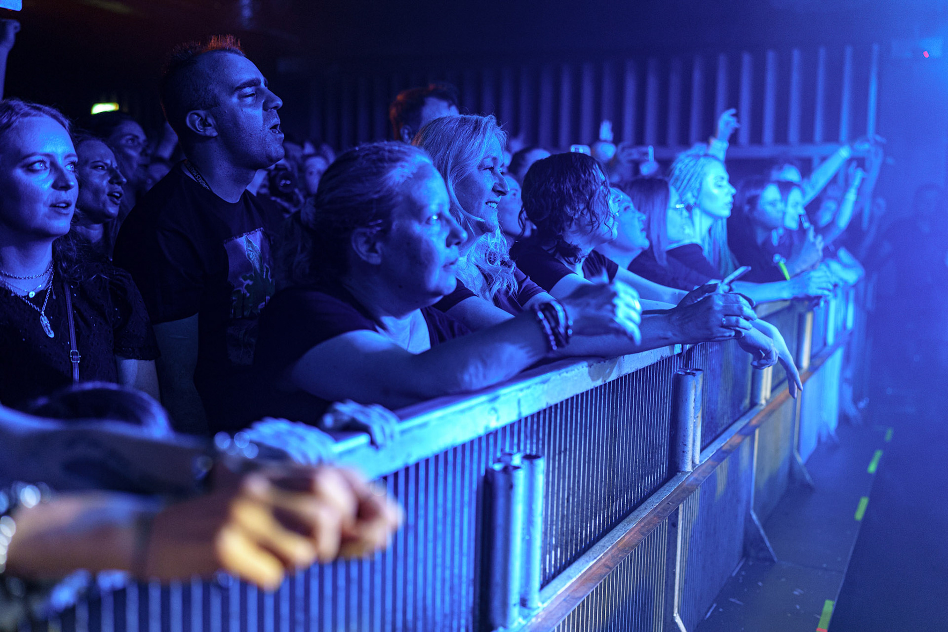 2023.09.04 Poets of the Fall - Warszawa, klub Proxima. To już 20 lat od kiedy rockowy zespół Poets of the Fall odnosi sukcesy na międzynarodowej scenie. Z tej okazji zespół wyrusza w trasę jubileuszową, która obejmie też Polskę. Grupa zagrała w warszawskiej Proximie 4 września 2023 roku. Produkcja Fource.pl  fot. Andrzej Wasilkiewicz/kaziq.com