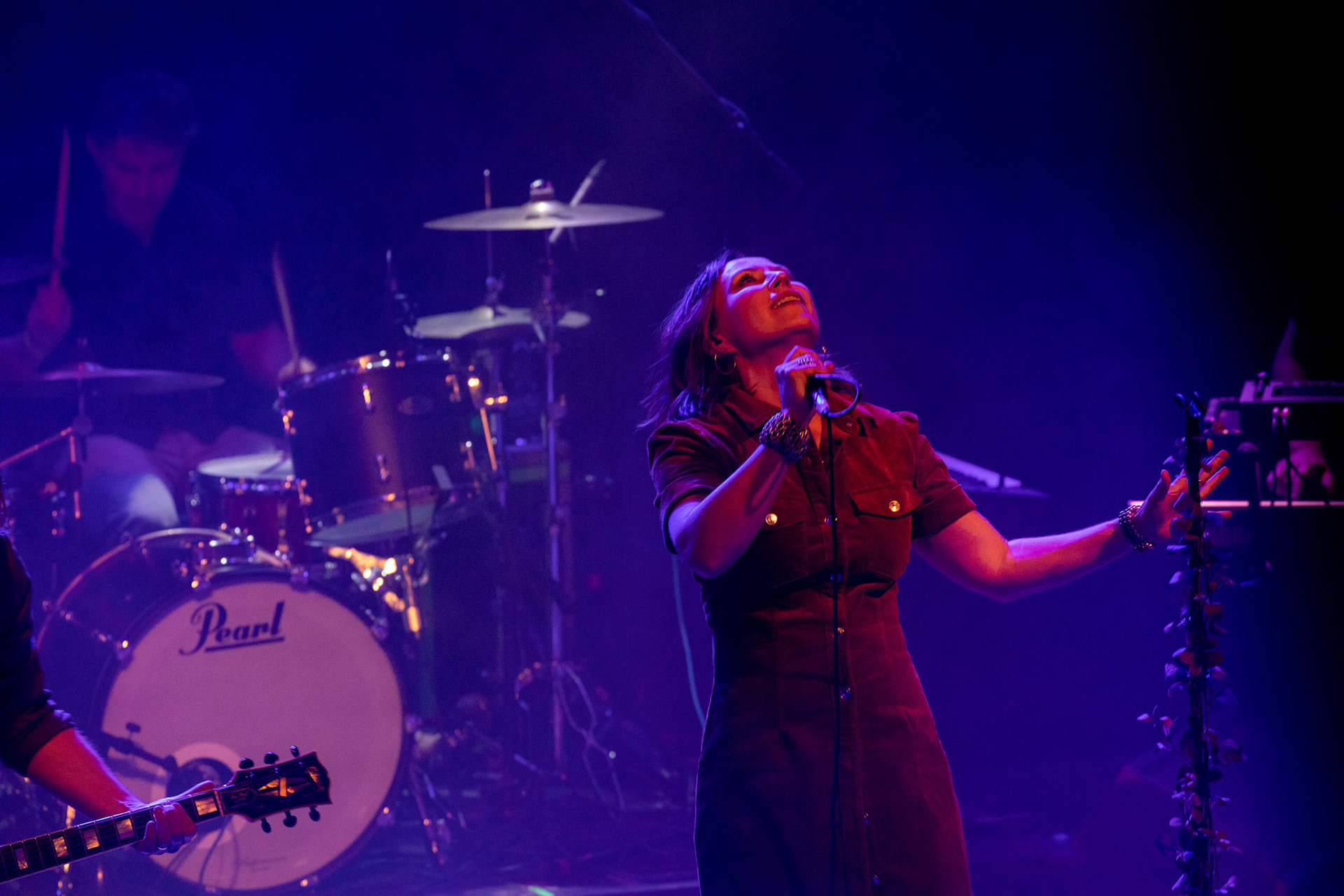 The Gathering: holenderska grupa rockowa, trasa The Gathering_30th Anniversary od doom-metalowego brzmienia z lat 90 po melodyjne i klimatyczne rejony rocka, trip-rock, post-rock, metalu, czy shoegaze. Koncert Warszawa Progresja, HQ44

The Gathering w składzie:
Silje Wergeland – wokal
Rene Rutten – gitara
Hans Rutten – perkusja
Frank Boeijen – klawisze
Hugo Prinsen Geerligs – bass
fot. Andrzej kaziq Wasilkiewicz/Reporter