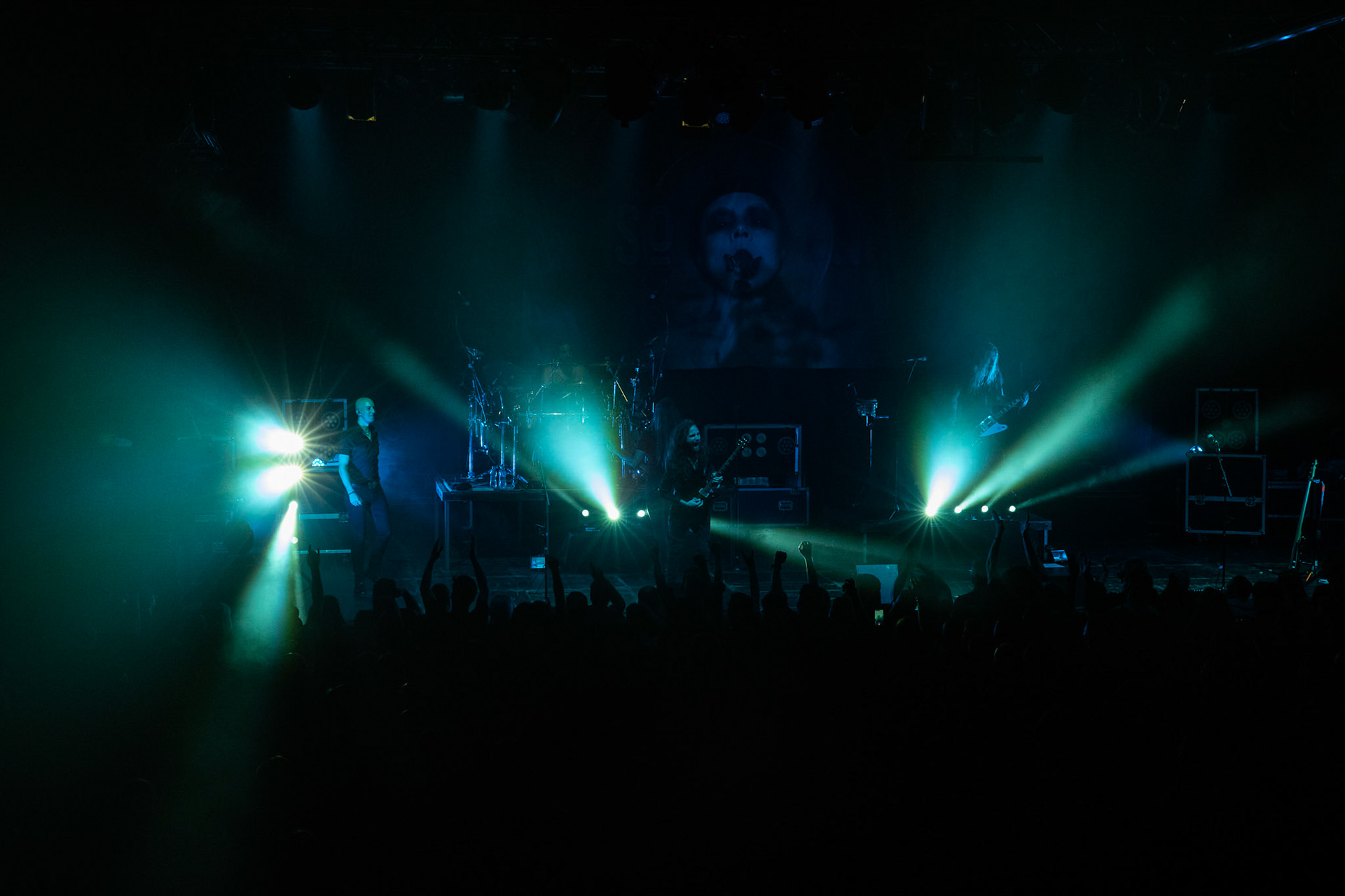 SOEN - Szwecja, rock progresywny, progmetal.  Stefan Stenberg – Bass
Cody Ford – Guitar
Lars Åhlund – Keys, guitar
Joel Ekelöf – Vocals
Martin Lopez – Drums, percussion
Knock Out Productions
Progresja Warszawa. fot. Andrzej Wasilkiewicz/Reporter