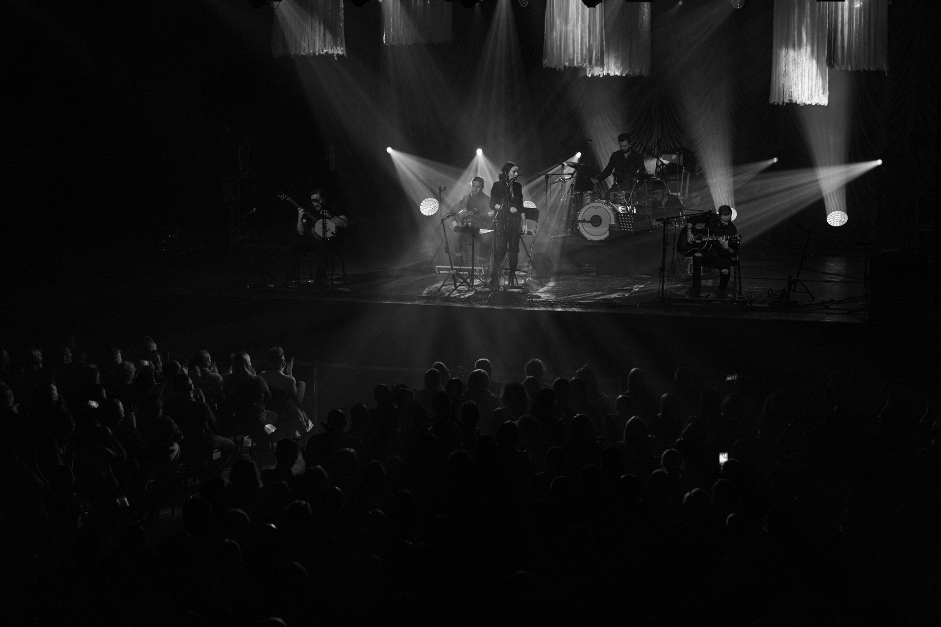 5.12.2021 Kasia Kowalska akustycznie w Klubie Stodola.n/z Kasia Kowalska - wokal,n/z Jerzy Runowski - gitara,n/z Pawel Grudniak - bass,n/z Marcin Karel - gitara,n/z Barek Pawlus - perkusja,Rock, rock progresywny, rock alternatywny, polski rock, pop-rock.fot. Andrzej Wasilkiewicz/Reporter