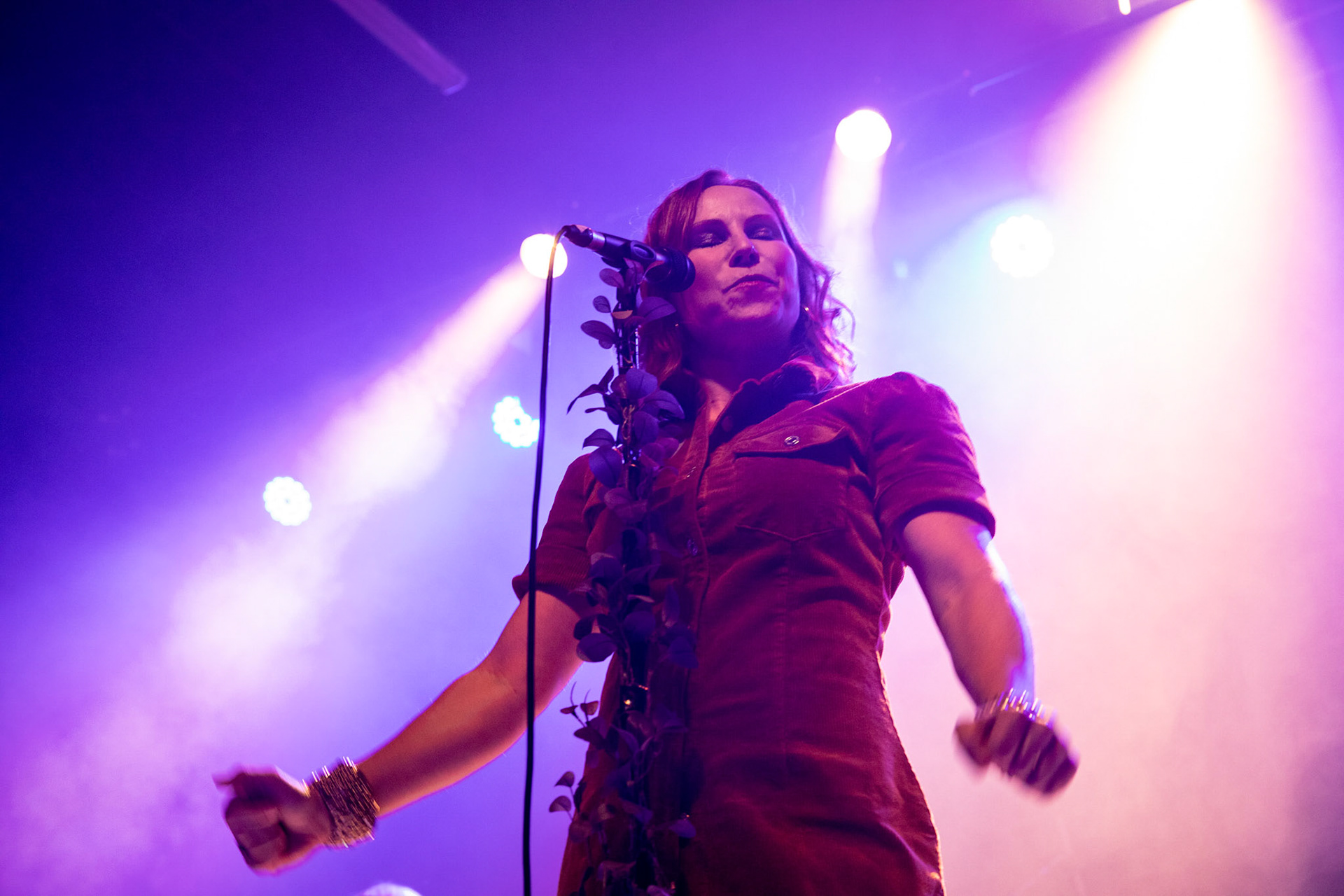 The Gathering: holenderska grupa rockowa, trasa The Gathering_30th Anniversary od doom-metalowego brzmienia z lat 90 po melodyjne i klimatyczne rejony rocka, trip-rock, post-rock, metalu, czy shoegaze. Koncert Warszawa Progresja, HQ44

The Gathering w składzie:
Silje Wergeland – wokal
Rene Rutten – gitara
Hans Rutten – perkusja
Frank Boeijen – klawisze
Hugo Prinsen Geerligs – bass
fot. Andrzej kaziq Wasilkiewicz/Reporter