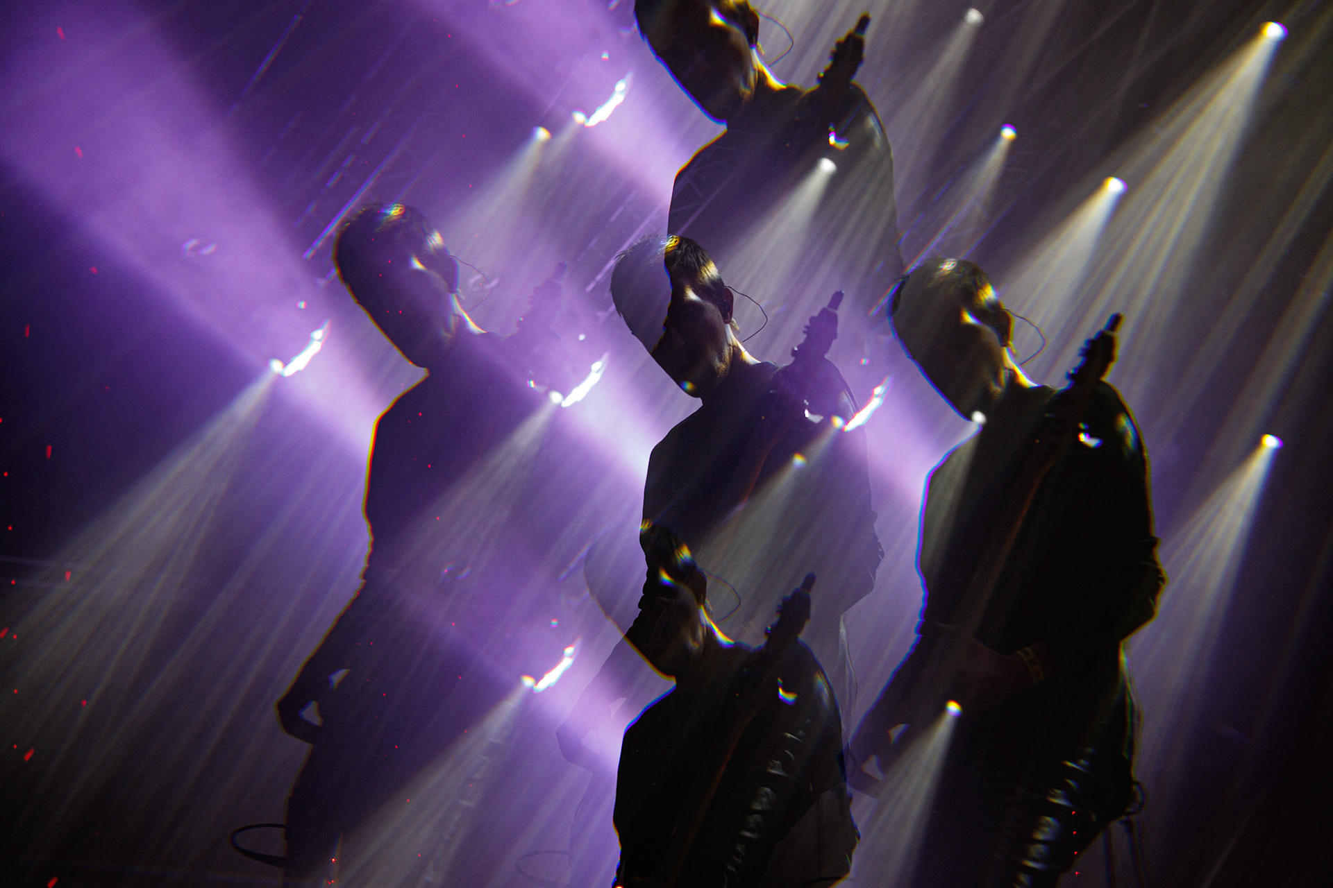 27.11.2021 TIDES FROM NEBULA koncert, Warszawa klub Progresja,Knock Out Productions, Mystic Production,Post-rock, muzyka alternatywna, progresywny rock.n/z Maciej Karbowski – gitara, instrumenty klawiszowen/z Przemek Weglowski – gitara basowan/z Tomasz Stolowski – perkusjaFot. Andrzej Wasilkiewicz/Reporter