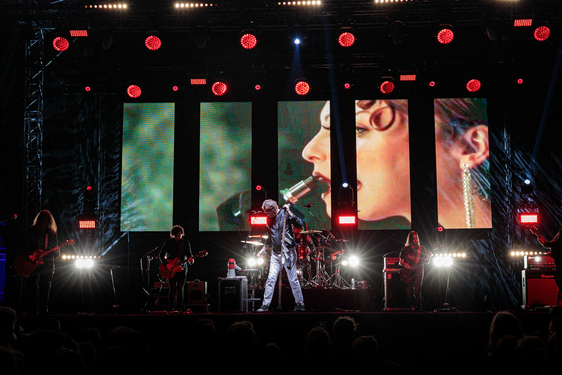 13.05.2022 Wilki Juwenalia Politechniki Warszawskiejn/z Robert Gawlinski – wokal,n/z Beniamin Gawlinski – gitara, n/z Emanuel Gawlinski – gitara basowa,n/z Mikis Cupas – gitara,n/z Maciej Gladysz – gitara,n/z Adam Kram – perkusja,rock, pop, polski rock, art rock, fot. Andrzej Wasilkiewicz/Reporter