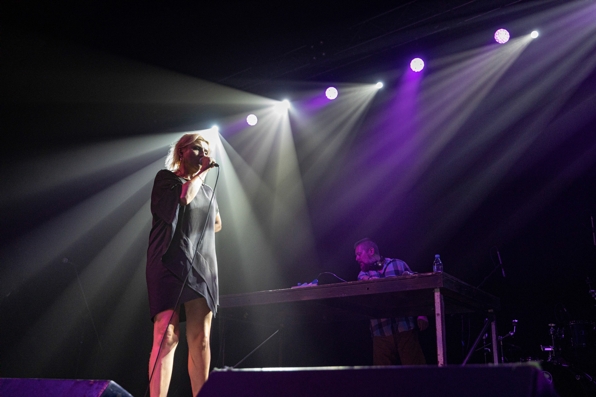 30.08.2022 Fundacja Bezpieczne Niebo wraz z klubem Progresja serdecznie zapraszają na specjalny koncert charytatywny dla Szymona Stankiewicza, który walczy z nowotworem.  KASIA NOWICKA - NOVIKA (wraz z DJ Spox).Od lat jedna z najbardziej aktywnych postaci na polskiej scenie muzycznej.Wokalistka, która początkowo udzielała się w zespole Futro i u boku Smolika, asolowo zadebiutowała w 2006 roku albumem „Tricks Of Life” nominowanym doPaszportu Polityki. Kolejne płyty: „Lovefinder” (2010) i album z remixami „Mixfinder” (2011) zostały nagrodzone Fryderykami w kategorii klubowej. Ostatni solowy album Noviki zatytułowany „Bez Cukru” ukazał się w 2019 roku i zebrał świetne recenzje, a piosenki „Lekko” i „Słabości” często gościły na antenach radiowych. W roku 2021 Novika obchodziła jubileusz 20 lat obecności na scenie i wydała z tej okazji album z nowymi wersjami jej przebojów – Novika 2.0.Chociaż nie gra już jako dj, Novika regularnie występuje wokalnie w klubach w całym kraju w ramach duetu Novika &amp; Mr.Lex. Zagrała na najważniejszych polskich festiwalach (Open’er, FreeForm, Audioriver, Tauron Nowa Muzyka). Od przeszło 15. lat prowadzi również autorskie audycje radiowe. Gościła już na antenach wielu stacji, obecnie prowadzi audycję Lekko w Radiu KAMPUS.Organizacja Progresja i Fundacja Bezpieczne Niebo. fot. Andrzej Wasilkiewicz/kaziq.com