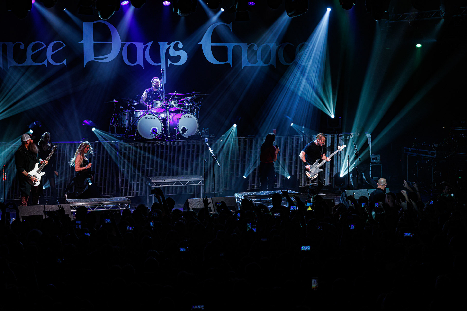 7.10.2022 Warszawski koncert Three Days Grace w klubie Progresja.Kanadyjczycy promuja nowy album EXPLOSIONS.n/z Barry Stock – gitara, n/z Brad Walst – gitara basowa, n/z Neil Sanderson – perkusja, instrumenty klawiszowe, n/z Matt Walst – wokal,Produkcja Knock Out Productions, Fot. Andrzej Wasilkiewicz/Reporter