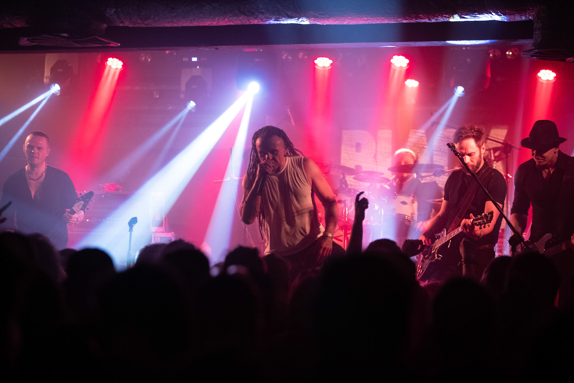 BLACK RIVER – rock, metal, punk, super grupa muzyków BEHEMOTH, DIMMU BORGIR, ROOTWATER, GEISHA GONER, HUNTER, VESANIA, NEOLITHIC.

Maciej Taff – wokal
Piotr „Kay” Wtulich – gitara
Artur „Art” Kempa – gitara
Tomasz „Orion” Wróblewski – bass
Dariusz „Daray” Brzozowski – perkusja
agencja Winiarybookings 
 fot. Andrzej Wasilkiewicz/Reporter