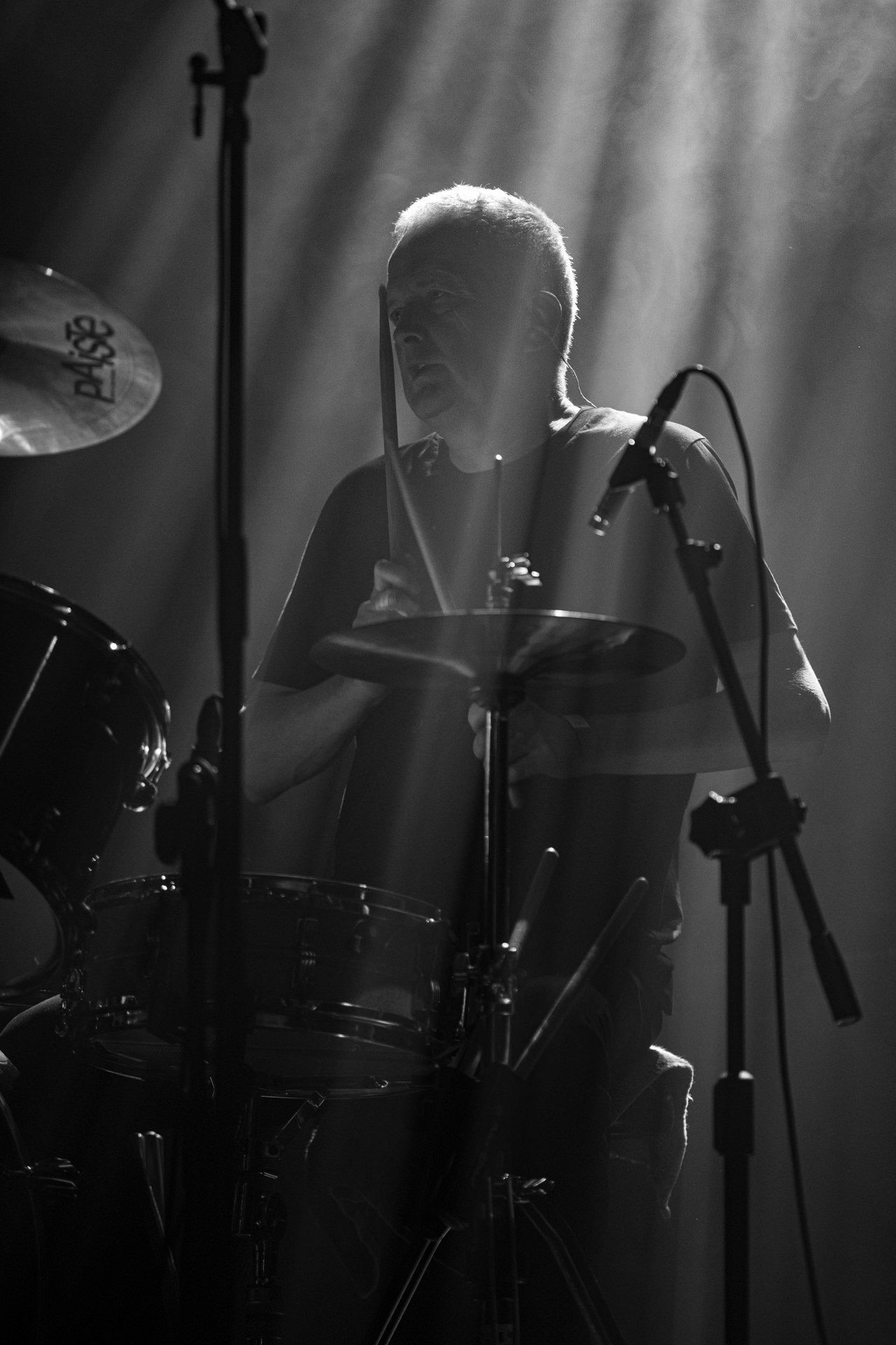 16.11.2021 Dezerter - 40 lecie,koncert Warszawa Palladium. N/z Robert Robal Matera gitara, N/z Krzysiek Grabowski perkusja,N/zJacek Chrzanowski bass, Dezerter, SS20, Punk, Punkrock, hardcore, rock.fot. Andrzej Wasilkiewicz/REPORTER