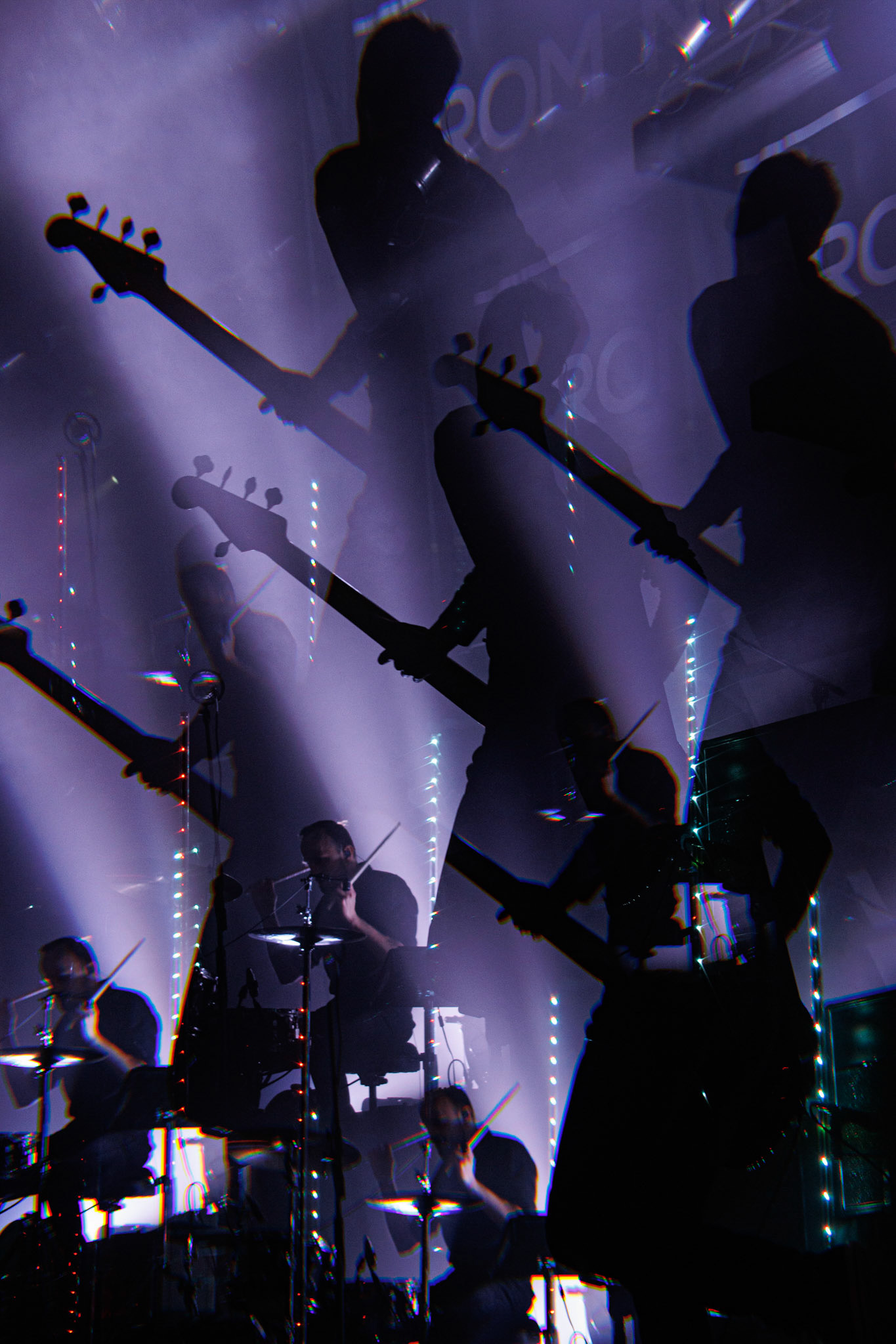 27.11.2021 TIDES FROM NEBULA koncert, Warszawa klub Progresja,Knock Out Productions, Mystic Production,Post-rock, muzyka alternatywna, progresywny rock.n/z Maciej Karbowski – gitara, instrumenty klawiszowen/z Przemek Weglowski – gitara basowan/z Tomasz Stolowski – perkusjaFot. Andrzej Wasilkiewicz/Reporter