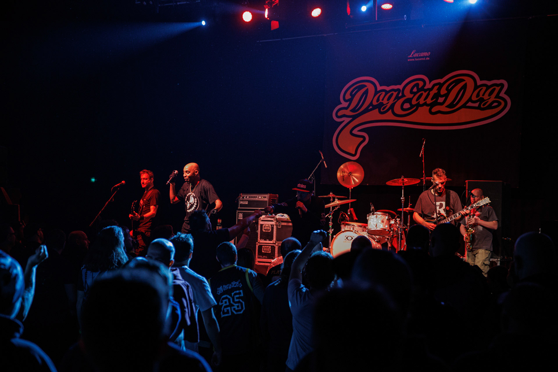 30.11.2021 koncert Dog Eat Dog - USA - hardcore, punkrock, rap, metal, hip hop, reggae, soul, funk,n/z Dave Neabore (bass), n/z John Connor (vocals), n/z Brandon Finley (drums), n/z Roger Hammerli (guitar),n/z Bozez (sax &amp; beer),koncert Warszawa, Progresja 25 lat albumu Play Games -  Dog Eat Dog.fot. Andrzej Wasilkiewicz/Reporter