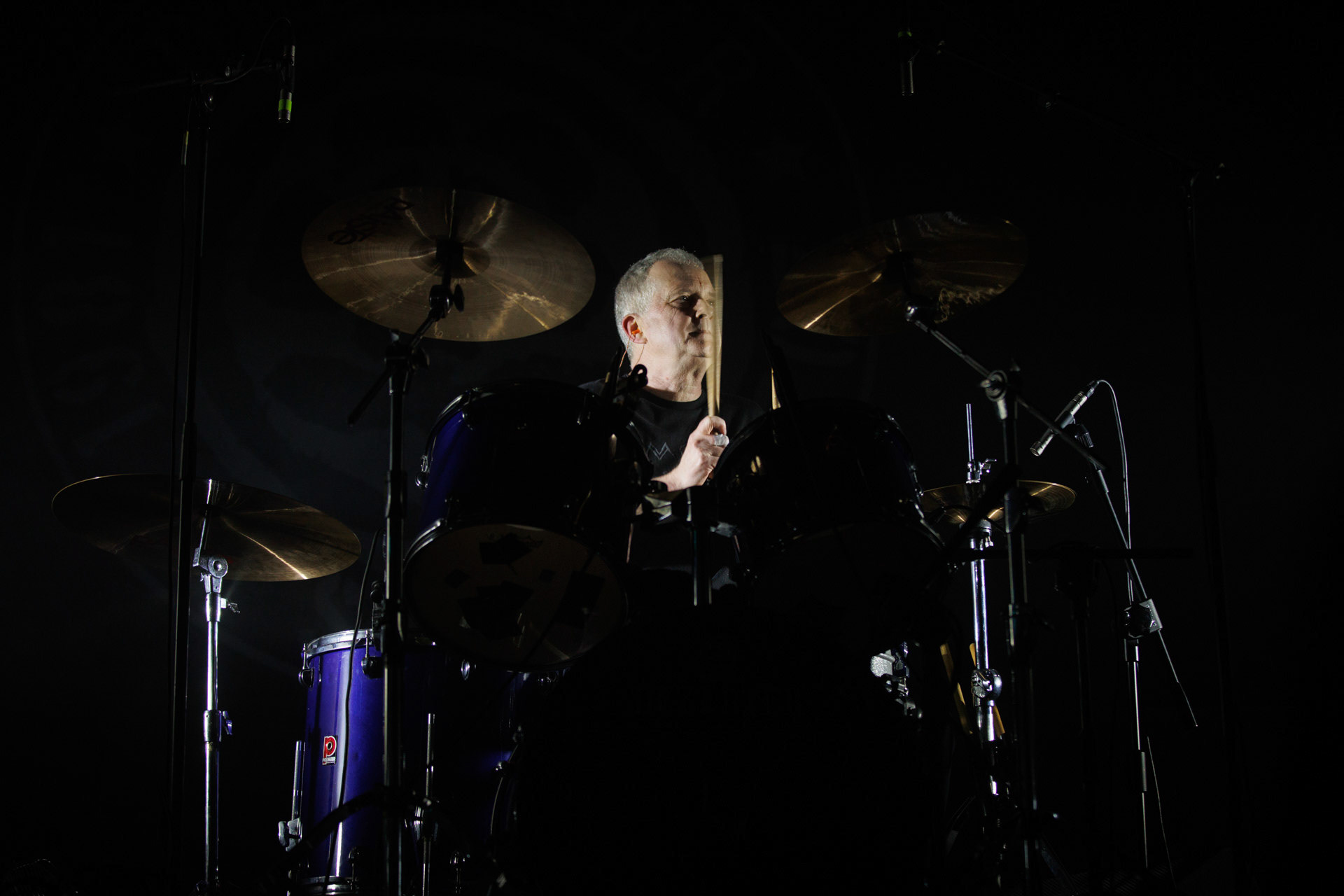 16.11.2021 Dezerter - 40 lecie,koncert Warszawa Palladium. N/z Robert Robal Matera gitara, N/z Krzysiek Grabowski perkusja,N/zJacek Chrzanowski bass, Dezerter, SS20, Punk, Punkrock, hardcore, rock.fot. Andrzej Wasilkiewicz/REPORTER