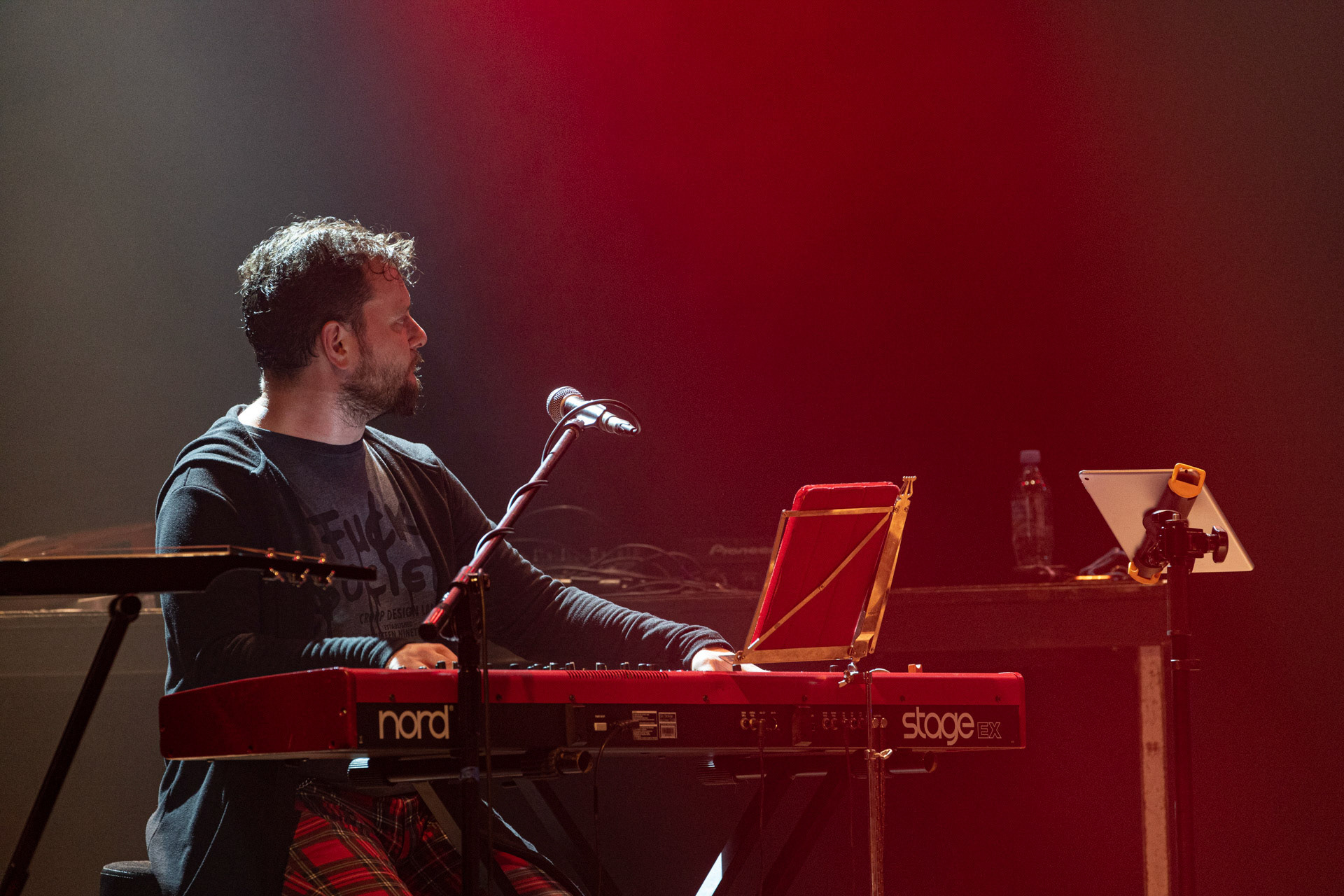 30.08.2022 Fundacja Bezpieczne Niebo wraz z klubem Progresja serdecznie zapraszają na specjalny koncert charytatywny dla Szymona Stankiewicza, który walczy z nowotworem. Rocka VibesRockaVibes – niesamowita Natalia Kowalska, znana szerszej publiczności z uczestnictwa w programie Voice of Poland oraz najzdolniejsi muzycy młodego pokolenia w stylowym i energetycznym repertuarze, który rozkręci każdą imprezę. Organizacja Progresja i Fundacja Bezpieczne Niebo. fot. Andrzej Wasilkiewicz/kaziq.com