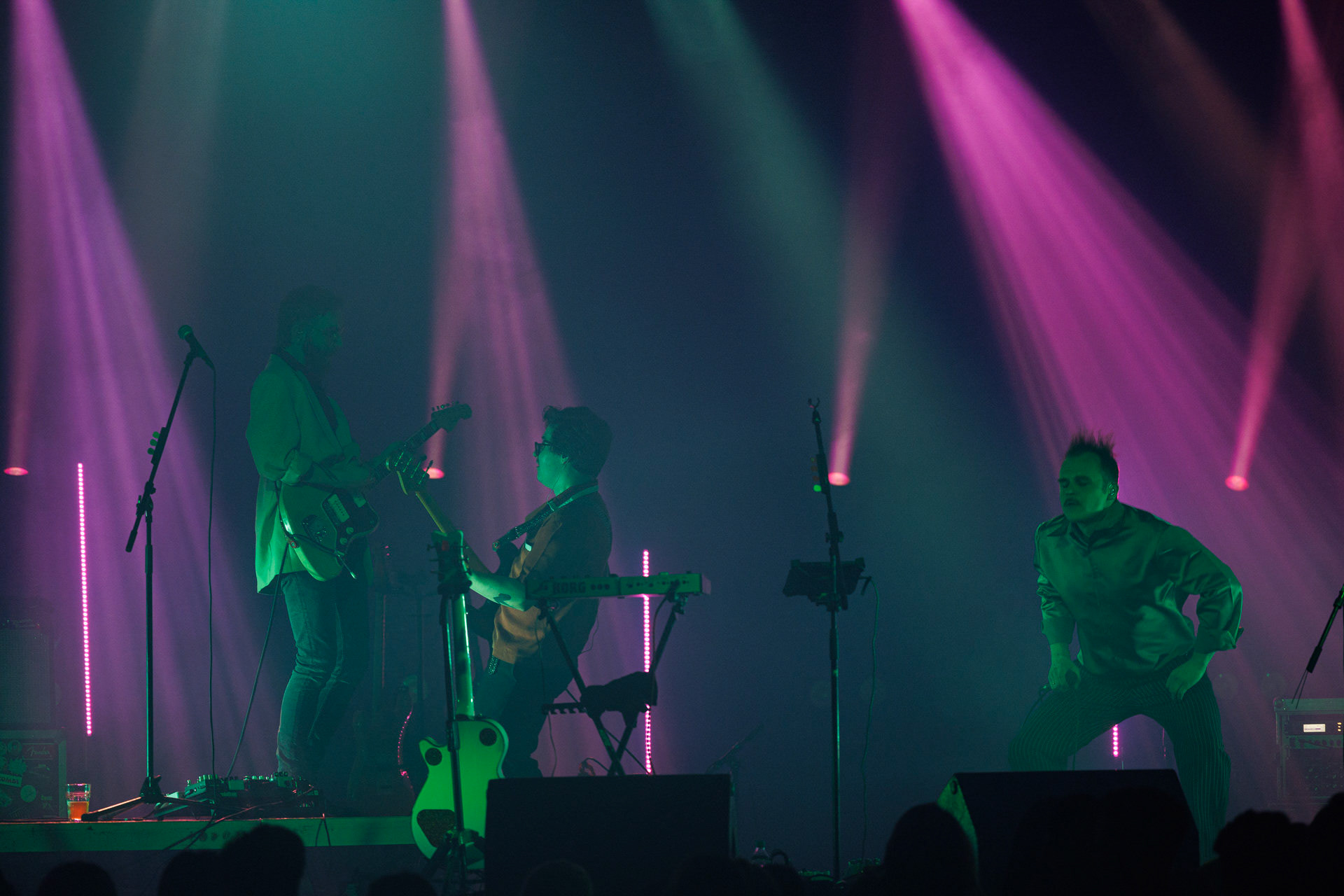 18.12.2021 Karas Rogucki - koncert klub Stodoła - Warszawan/z Piotr Rogucki - wokal gitara,n/z Kuba Karas - wokal bass,n/z Kamil Holden Kryszak - gitara,Alternatywny pop, Kayax, Ostatni bastion romantyzmu, fot. Andrzej Wasilkiewicz/Reporter