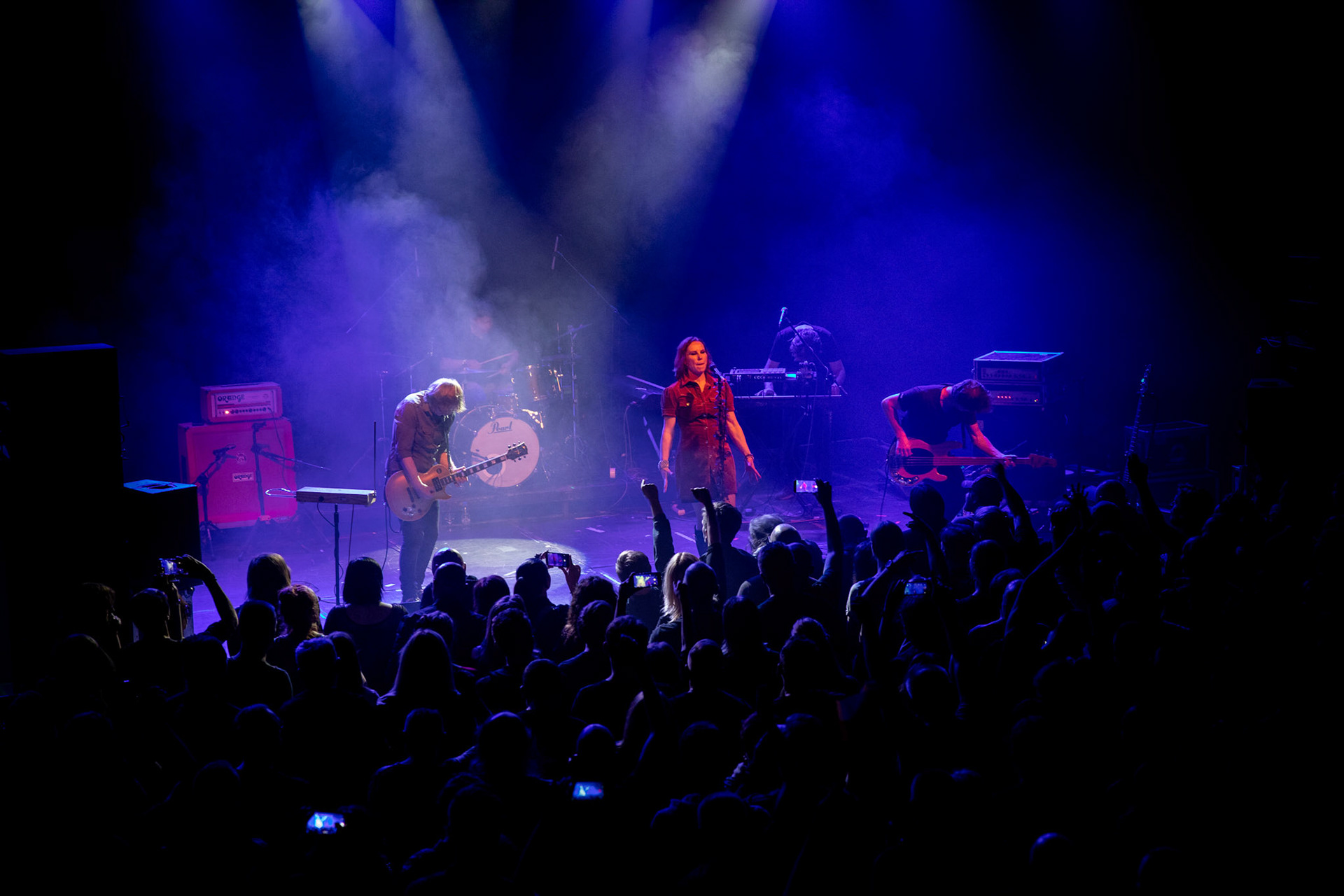 The Gathering: holenderska grupa rockowa, trasa The Gathering_30th Anniversary od doom-metalowego brzmienia z lat 90 po melodyjne i klimatyczne rejony rocka, trip-rock, post-rock, metalu, czy shoegaze. Koncert Warszawa Progresja, HQ44

The Gathering w składzie:
Silje Wergeland – wokal
Rene Rutten – gitara
Hans Rutten – perkusja
Frank Boeijen – klawisze
Hugo Prinsen Geerligs – bass
fot. Andrzej kaziq Wasilkiewicz/Reporter