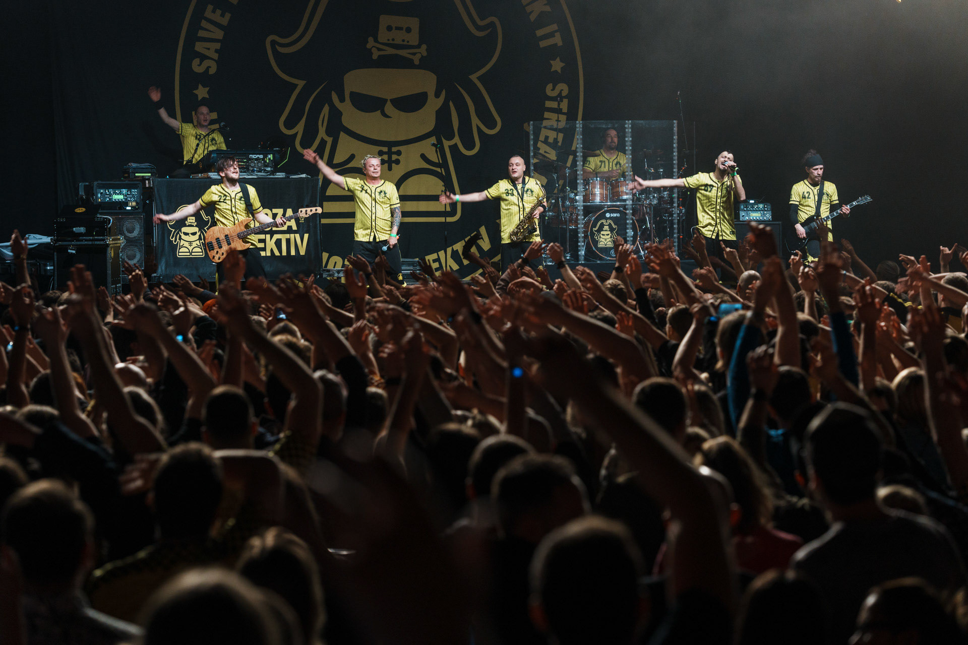 9.02.23 DUBIOZA KOLEKTIV - bosniacka grupa muzyczna, grajaca reggae, dub i rock. - Warszawa Progresja. Winiary Bookings.Fot. Andrzej Wasilkiewicz/Reporter