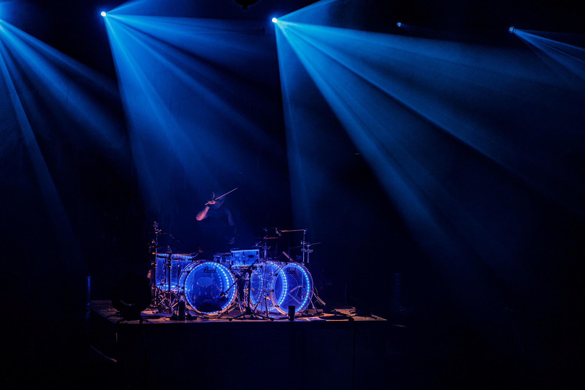 18.06.2022 - Mono Inc. zagrali w warszawskim klubie Progresja.Mono Inc. - niemiecki zespol z Hamburga wykonujący gotyckiego rocka, w składzie:Carl Fornia - git.Katha Mia - drums, Manuel Antoni - bass,Martin Engler - vocal,Gothic, industrial,  alternative, rock.Produkcja Winiary Bookings.fot. Andrzej Wasilkiewicz/kaziq.com