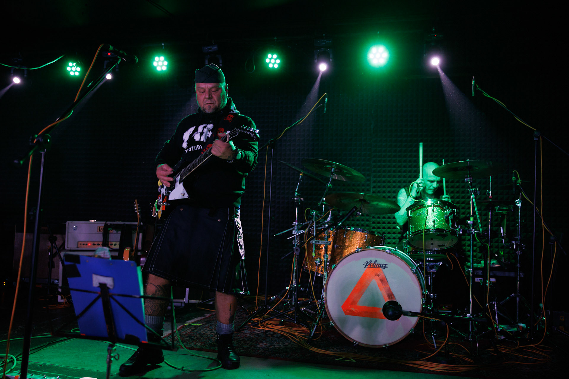 12.11.2021 Lipali - koncert Warszawa klub Remont.Najnowszy album „MOSTY, RZEKI, LUDZIE”.Tomasz Lipa Lipnicki - wokal, gitara,Lukasz Luk Jeleniewski - perkusja, Rock, rock progresywny, rock alternatywny, polski rock.fot. Andrzej kaziq Wasilkiewicz/Reporter