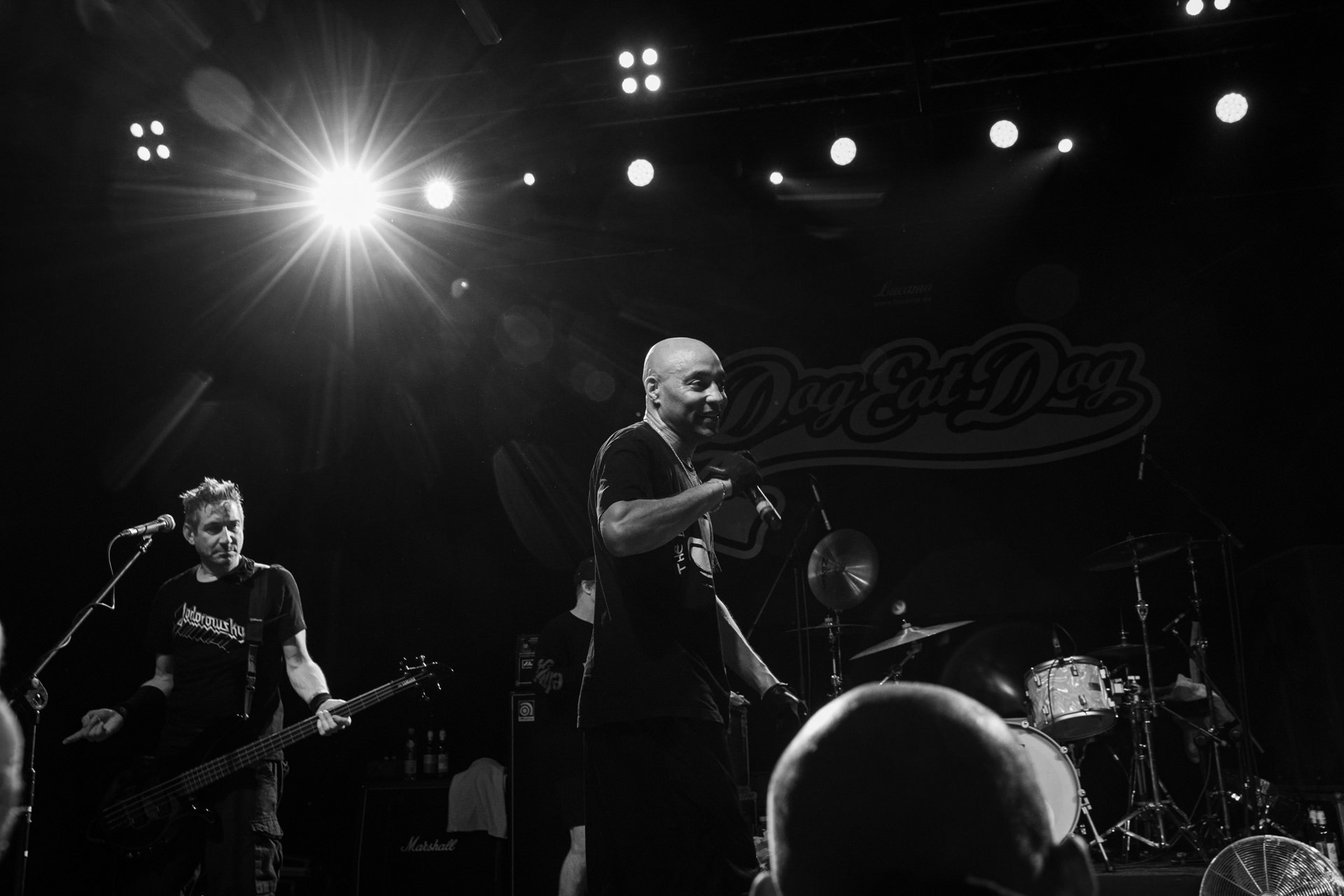 30.11.2021 koncert Dog Eat Dog - USA - hardcore, punkrock, rap, metal, hip hop, reggae, soul, funk,n/z Dave Neabore (bass), n/z John Connor (vocals), n/z Brandon Finley (drums), n/z Roger Hammerli (guitar),n/z Bozez (sax &amp; beer),koncert Warszawa, Progresja 25 lat albumu Play Games -  Dog Eat Dog.fot. Andrzej Wasilkiewicz/Reporter