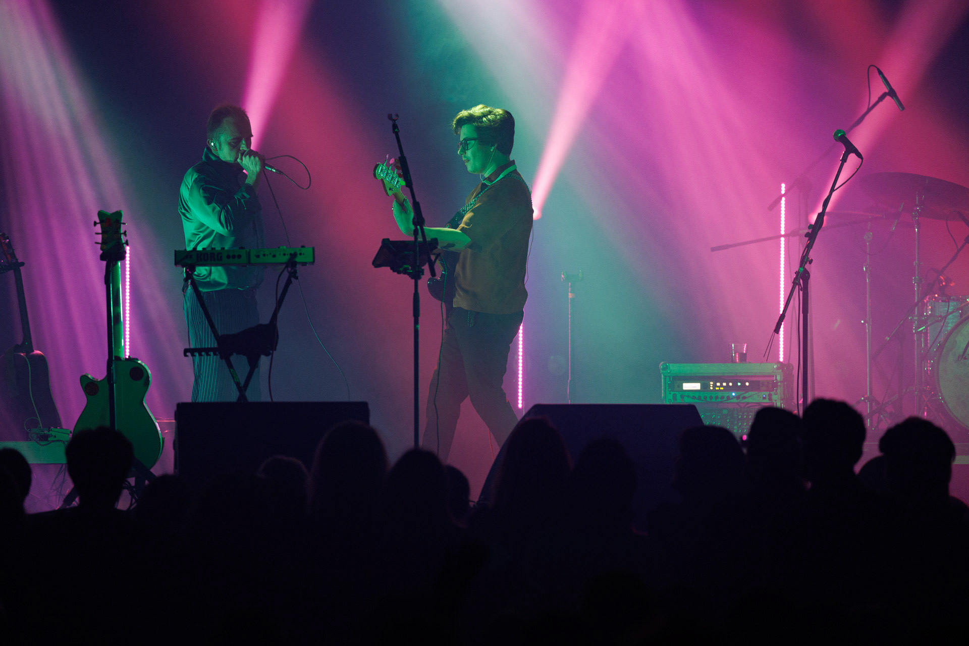 18.12.2021 Karas Rogucki - koncert klub Stodoła - Warszawan/z Piotr Rogucki - wokal gitara,n/z Kuba Karas - wokal bass,Alternatywny pop, Kayax, Ostatni bastion romantyzmu, fot. Andrzej Wasilkiewicz/Reporter