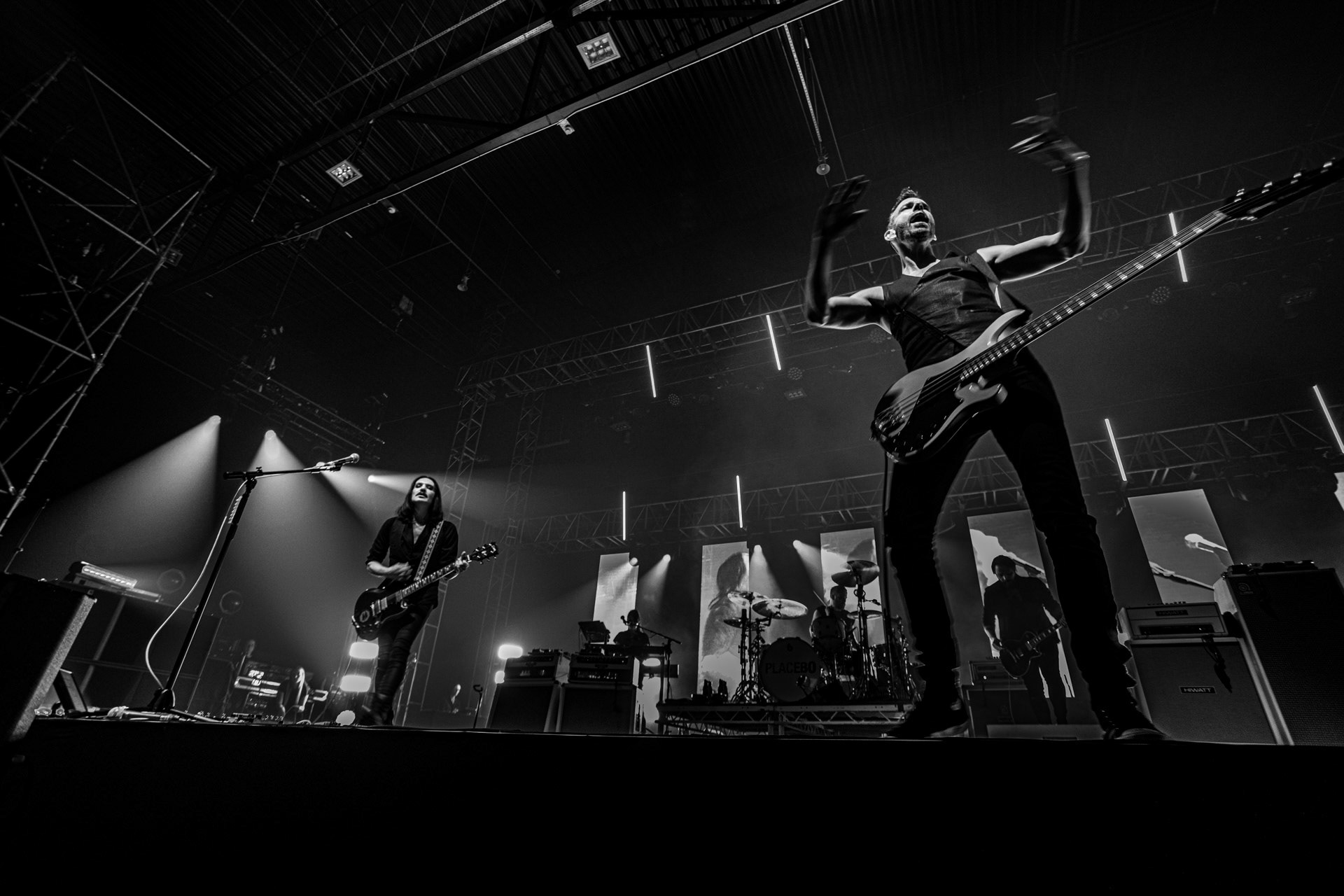 17.10.2022 Placebo - Europe tour 2022 - promujaca album Never Let Me Go, warszawski koncert Hala EXPO XXIw. n/z Brian Molko – wokal, gitara elektryczna, n/z Stefan Olsdal – gitara basowa, gitara elektryczna, wokal, n/z Matt Lunn- perkusja,Produkcja Live Nation Polandfot. Andrzej Wasilkiewicz/Reporter