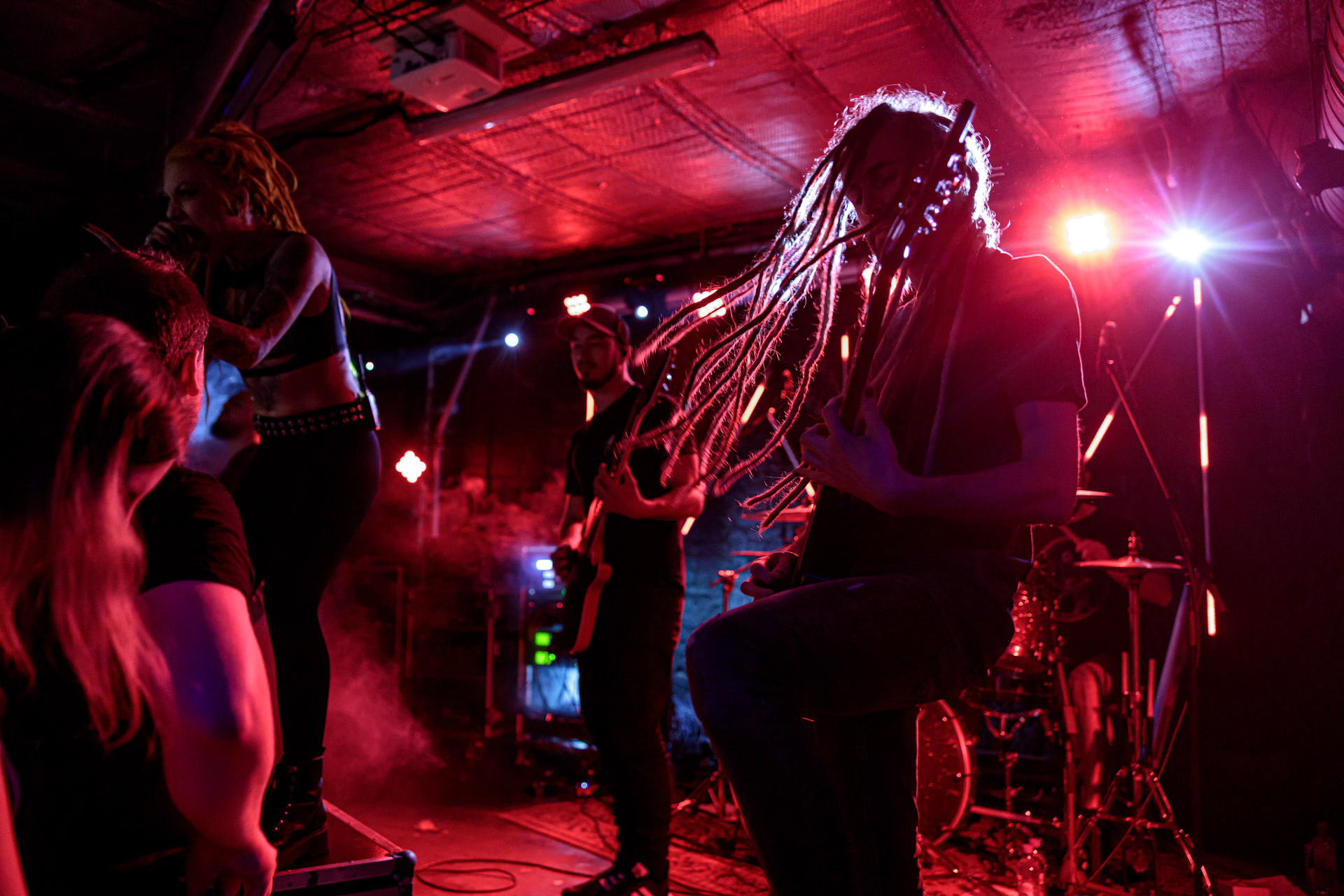 25.04.2022 Infected Rain- koncert warszawska Hydrozagadka, Infected Rain, moldawski nu metal, nu metalcore,Zespol wokalistki Eleny Cataraga, Elena  "Lena Scissorhands" Cataraga - vocals, Ecdysis By Night Tour 2022 produkcja Knock Out Productionsfot. Andrzej Wasilkiewicz/Reporter