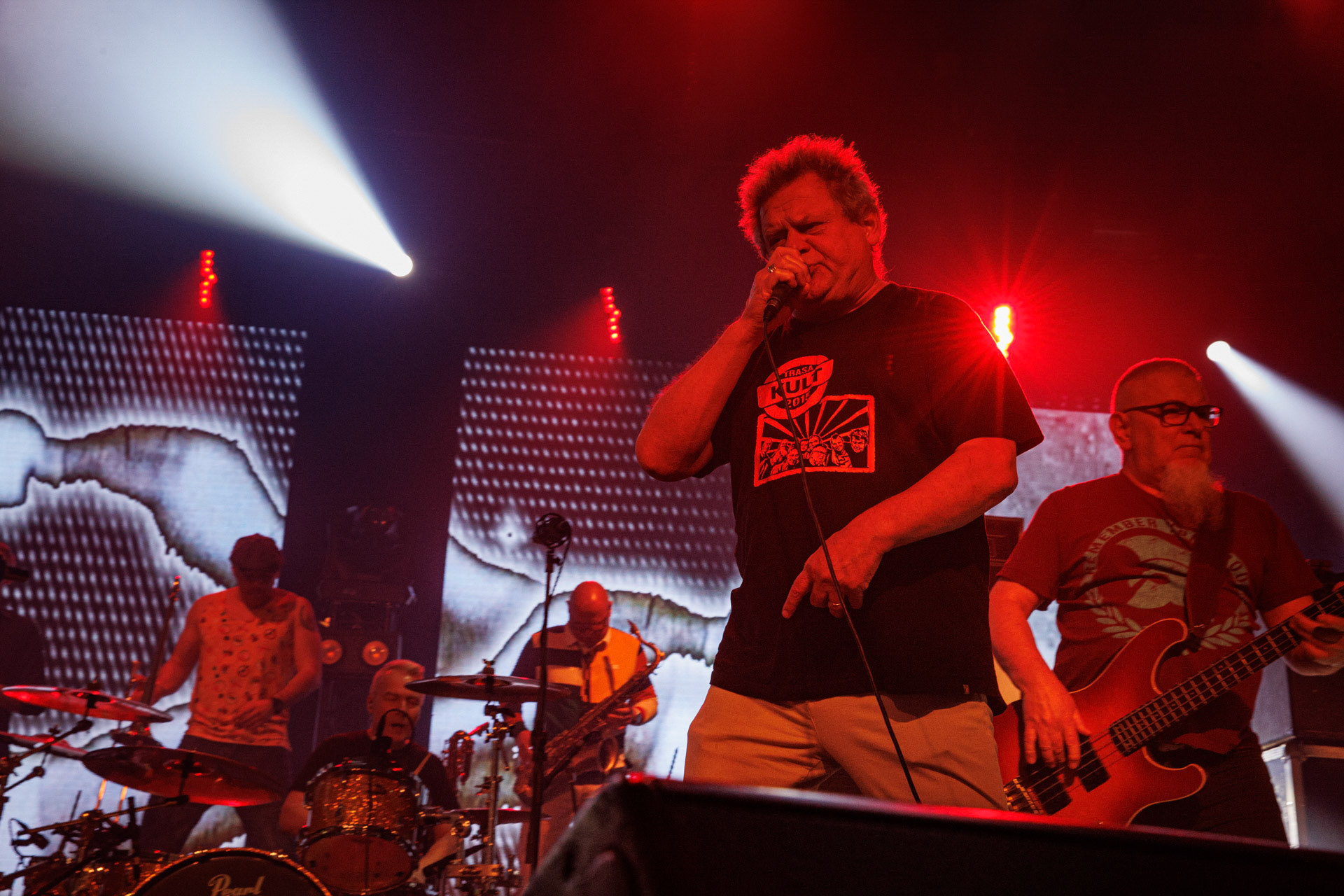 15.01.2022 KULT - koncert Pomaranczowa Trasa 2021/2022 - Warszawa Stodoła, Kult konczy w doskonalej formie przeniesiony z jesieni ostatni koncert Pomaranczowej Trasy 2021, publicznosc nie zawiodla, pelna sala.   n/z Tomasz Goehs perkusja,Rock, rock progresywny, rock alternatywny, punk, nowa fala, polski rock.fot. Andrzej kaziq Wasilkiewicz/Reporter