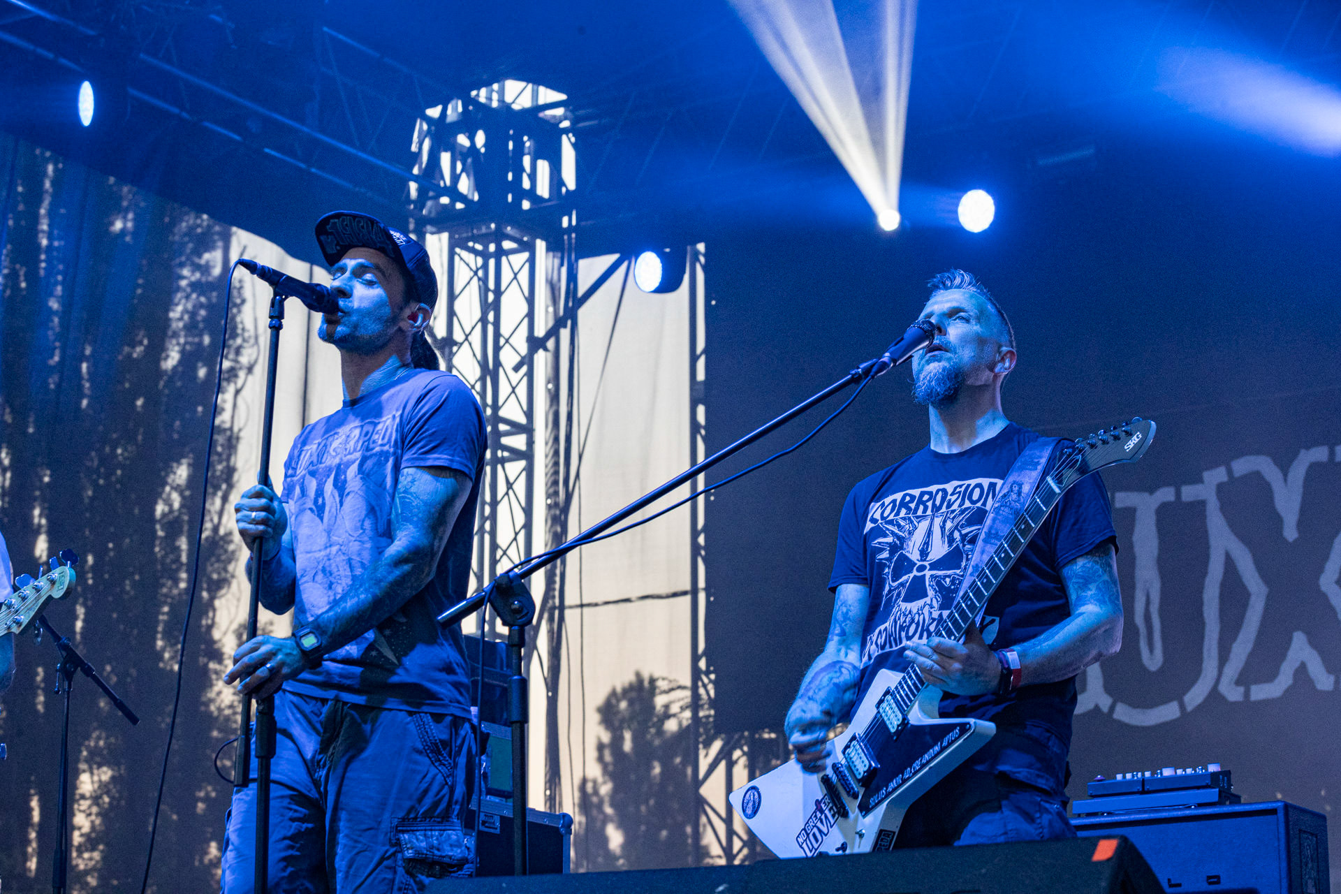 Koncert Luxtorpeda 10 urodziny. Warszawa Progresja.Gramy do Woli.n/z.Robert „Litza” Friedrich – gitara, wokal,n/z.Przemysław „Hans” Frencel – wokal, rap,Fot. Andrzej kaziq Wasilkiewicz/Reporter