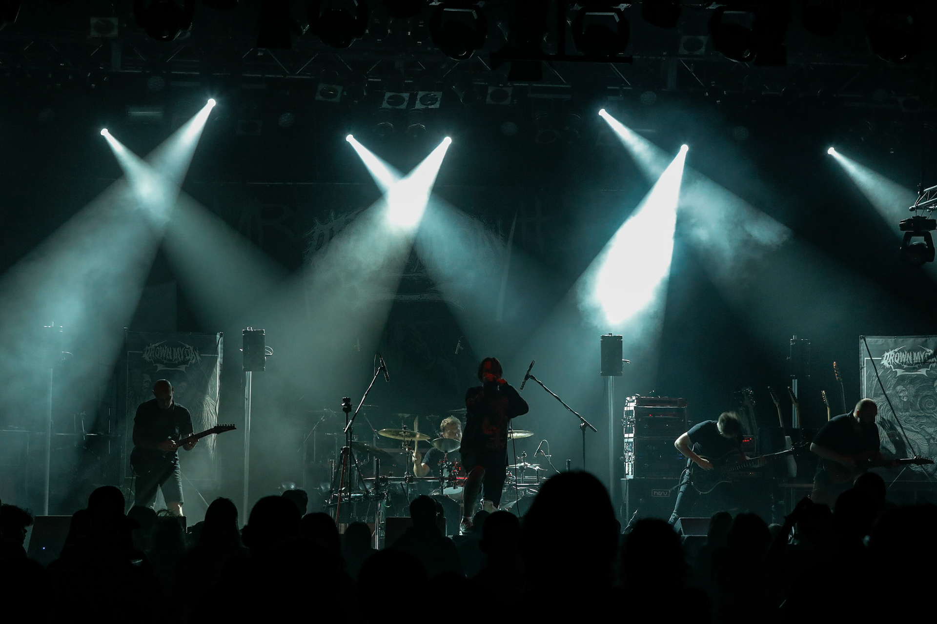 30.11.2018 Knock Out Tour 2018 - Warszawa Progresja - DROWN MY DAY deathcore, metalcore, death metal, 

Maciek "Groov" Korczak wokal, 
Arkadiusz Antosz gitara basowa, 
Sergiusz Smolnicki gitara, 
Sławomir Wojtas gitara, 
Kuba Homik perkusja, fot. Andrzej Wasilkiewicz/Reporter