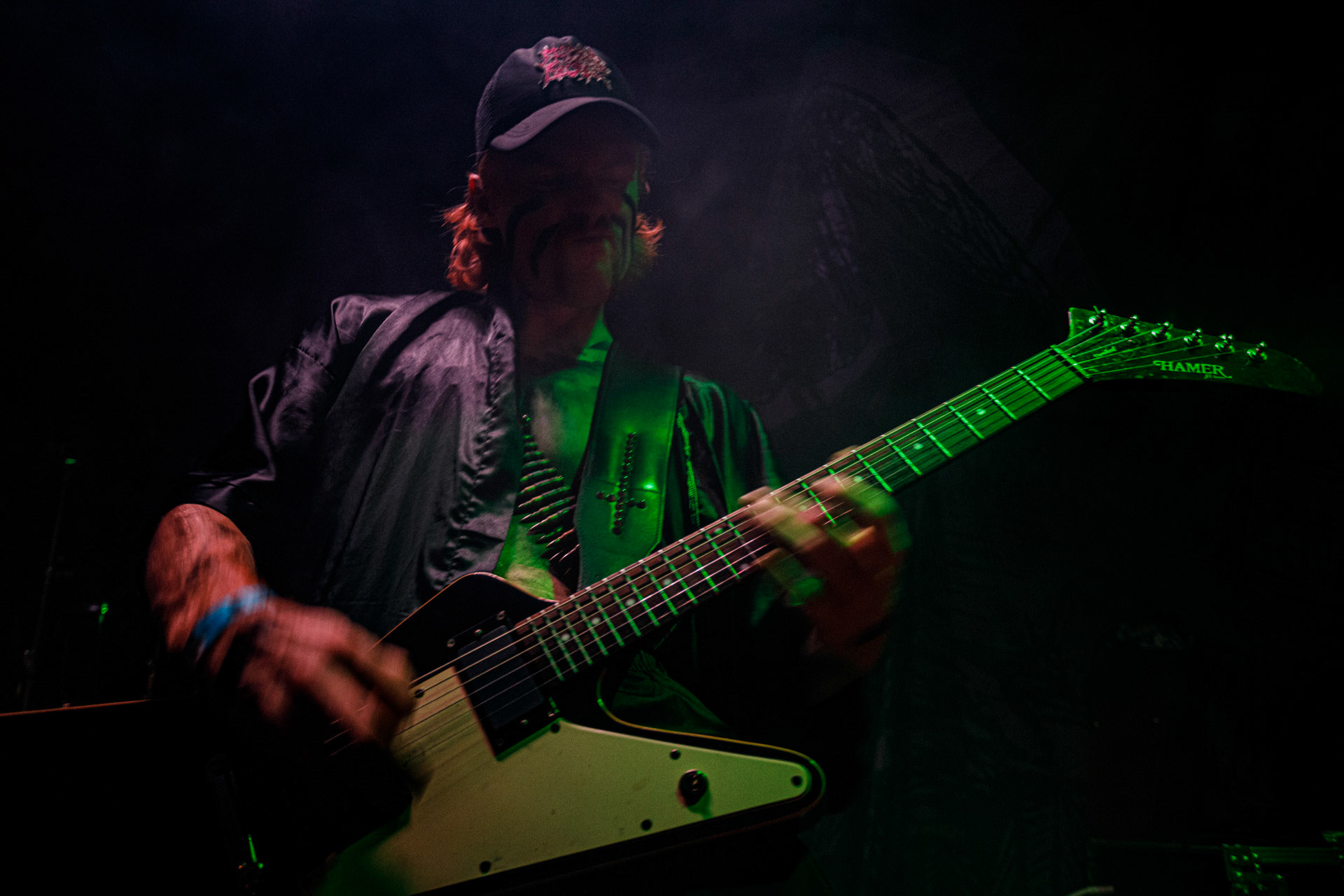 TRUCHŁO STRZYGI (black punk), Gwiezdny Demon - release show,w składzie:Gambit - wokalP. - gitara/wokalAlkatraz - gitara/wokalKaczor - garyMadness - bass/wokalPanass - bass/wokalGolem - nosferatu/wokalCzarownice - tba/wokalChłopaki z baraków polskiego metalu, rozpędzona maszyna do robienia grubego melanżu, gwiezdne trupy, kreatury obrzydlistwa i martwi decydenci podziemia. Prawdopodobnie pierwszy i ostatni raz zagrają całego Demona na żywo, a Ty mordeczko będziesz miał o czym kolegom przy wódce opowiadać.Produkcja Left Hand Soundsfot. Andrzej Wasilkiewicz/kaziq.com