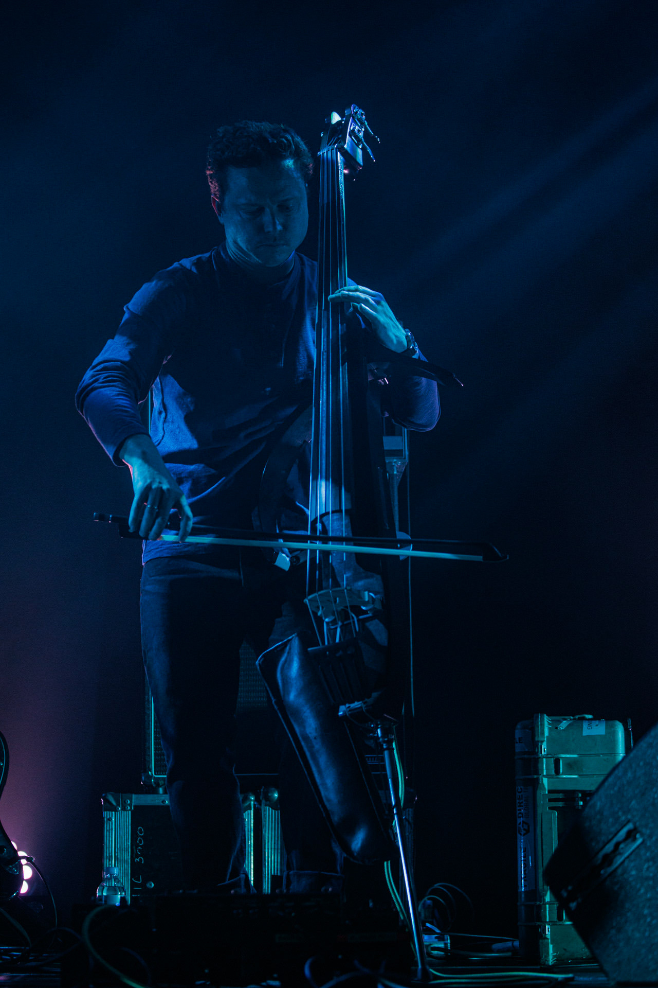 26.04.2022 Portico Quartet Jazz, ambient, electronic, hang. Warszawska Progresja.Portico Quartet to instrumentalny zespol z Londynu w Wielkiej Brytanii. n/z Milo Fitzpatrick - electric and double-bass,Produkcja Winiary Bookings fot. Andrzej Wasilkiewicz/Reporter