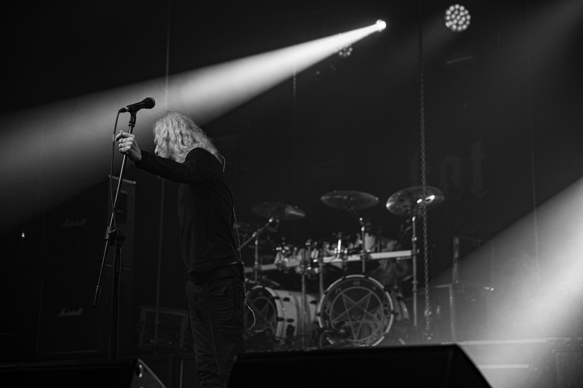 12.09.2021 - KAT i Roman Kostrzewski - koncert "Do zobaczenia w piekle" Wroclaw, Centrum Koncertowe A2.  Roman Kostrzewski – wokalJacek Nowak – perkusjaKrzysztof Pistelok – gitaraJacek Hiro – gitaraMichal Laksa – basGościnnie: Adam „Nergal” Darski (Behemoth)Piotr „Peter” Wiwczarek (Vader),Tomasz „Titus” Pukacki (Acid Drinkers)Adrian „Fred” Frelich (Dragon)Krzysztof „Fazi” Oset (ex-Kat)Piotr „Mancover” Mańkowski (Wolf Spider)Wacław „Vogg” Kiełtyka (Decapitated)Marek „Spider” Pająk (Vader)Jarek „Gronos” Gronowski (Dragon, ex-Kat)Paweł „Baitel” Pasek (Decapitated) Piotr Radecki (ex-Kat &amp; Roman Kostrzewski)fot. Andrzej kaziq Wasilkiewicz