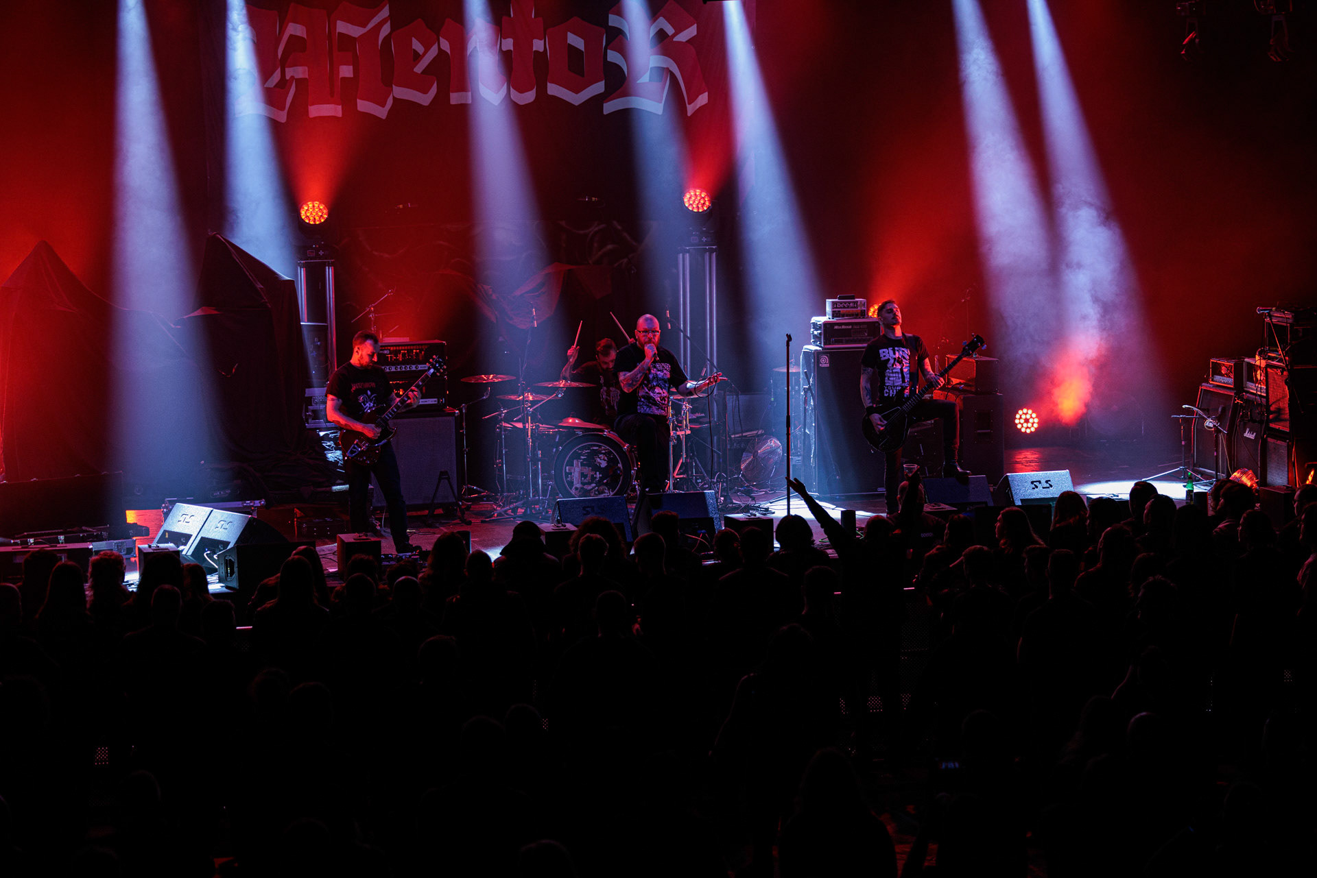 Mentor - na warszawskim koncercie Vader w Progresji, bluzniercza hybryda black metalu i hc punka z Sosnowca,n/z Raum's Chord - Guitarn/z Leviathan's Punch - Drumsn/z Gusion's Drone - Bassn/z King Of Nothing - Vocalsn/z Satan - ManagementLeft Hand Sounds, Knock Out Productions, Massive Music,fot. Andrzej Wasilkiewicz/Reporter