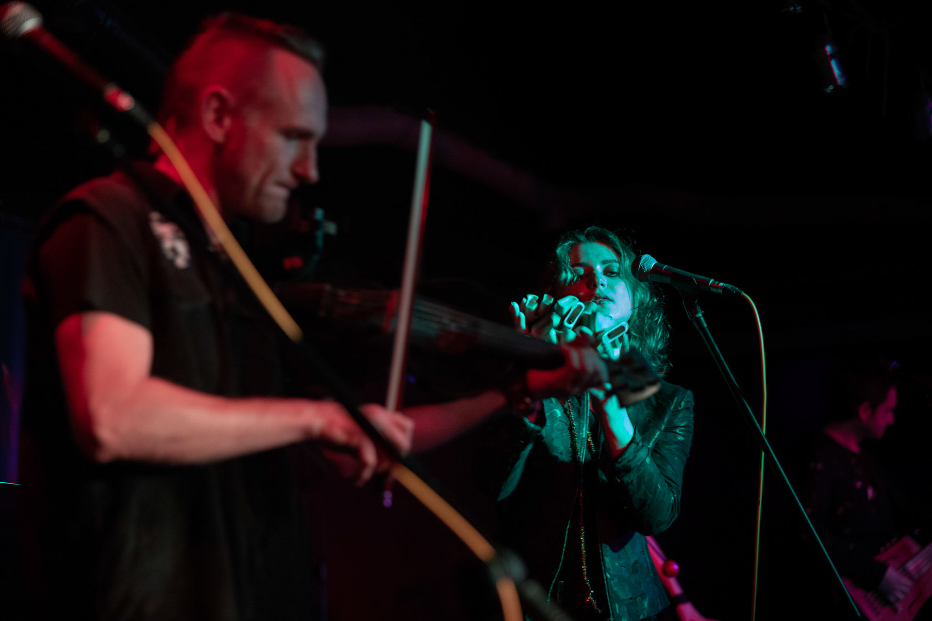 Żywiołak - biometal, folk, ethno sound,
Robert Jaworski - fidel renesansowa, wokal, lira korbowa,
Kamil Strzyżewski - gitara basowa, lutnia,
Wiktoria Kwiatkowska - śpiew, 
Zuza Ciszewska - śpiew, skrzypce,
Michał Lange - perkusja,
Szyszka Leśna - skrzypce ,wokal wspomagający,
Warszawa, klub Potok Drugi Dom Ludzi Rocka,
fot. Andrzej kaziq Wasilkiewicz