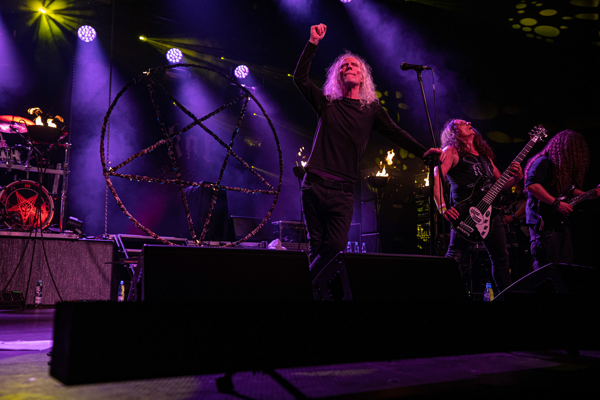 12.09.2021 - KAT i Roman Kostrzewski - koncert "Do zobaczenia w piekle" Wroclaw, Centrum Koncertowe A2.  Roman Kostrzewski – wokalJacek Nowak – perkusjaKrzysztof Pistelok – gitaraJacek Hiro – gitaraMichal Laksa – basGościnnie: Adam „Nergal” Darski (Behemoth)Piotr „Peter” Wiwczarek (Vader),Tomasz „Titus” Pukacki (Acid Drinkers)Adrian „Fred” Frelich (Dragon)Krzysztof „Fazi” Oset (ex-Kat)Piotr „Mancover” Mańkowski (Wolf Spider)Wacław „Vogg” Kiełtyka (Decapitated)Marek „Spider” Pająk (Vader)Jarek „Gronos” Gronowski (Dragon, ex-Kat)Paweł „Baitel” Pasek (Decapitated) Piotr Radecki (ex-Kat &amp; Roman Kostrzewski)fot. Andrzej kaziq Wasilkiewicz