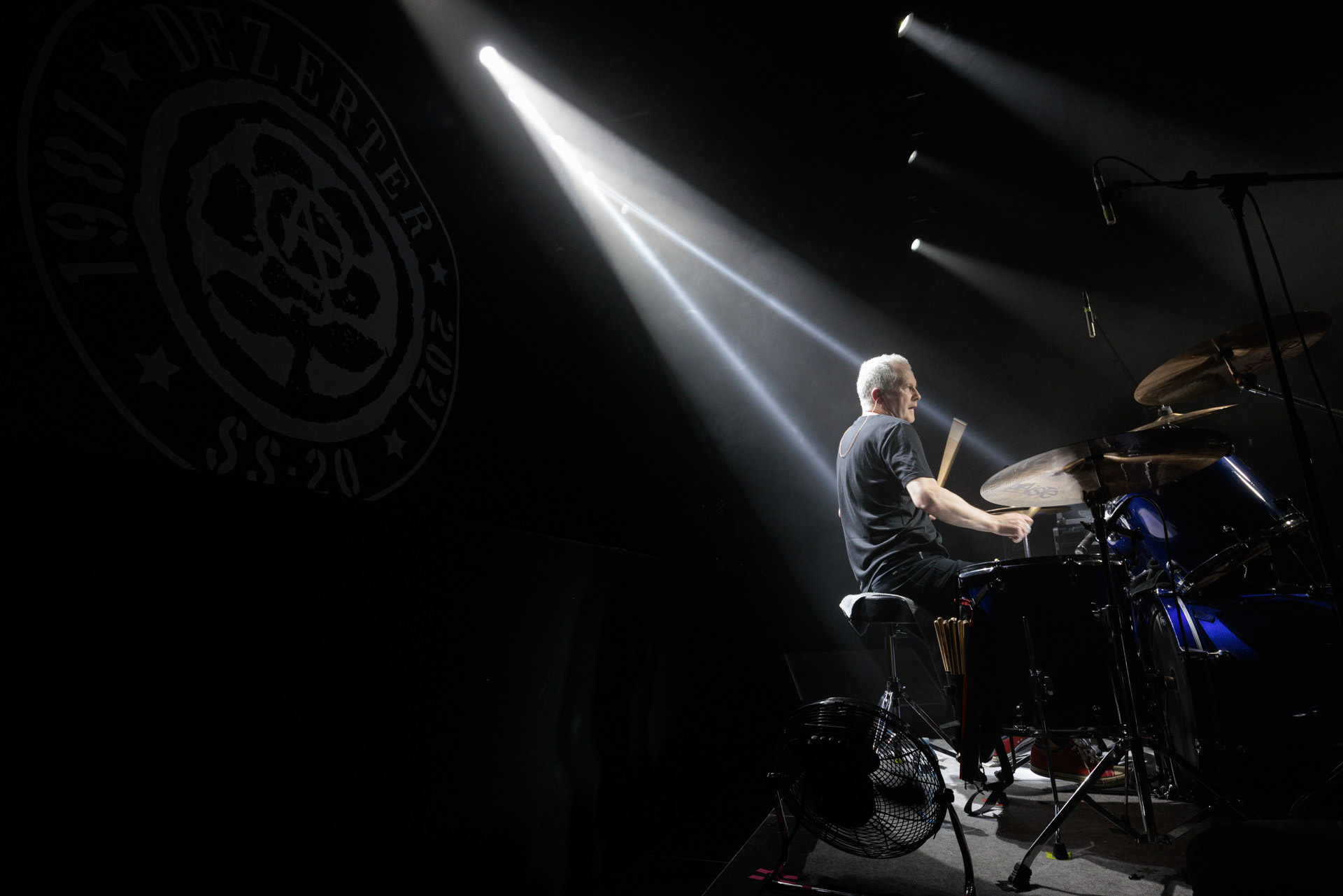 16.11.2021 Dezerter - 40 lecie,koncert Warszawa Palladium. N/z Robert Robal Matera gitara, N/z Krzysiek Grabowski perkusja,N/zJacek Chrzanowski bass, Dezerter, SS20, Punk, Punkrock, hardcore, rock.fot. Andrzej Wasilkiewicz/REPORTER